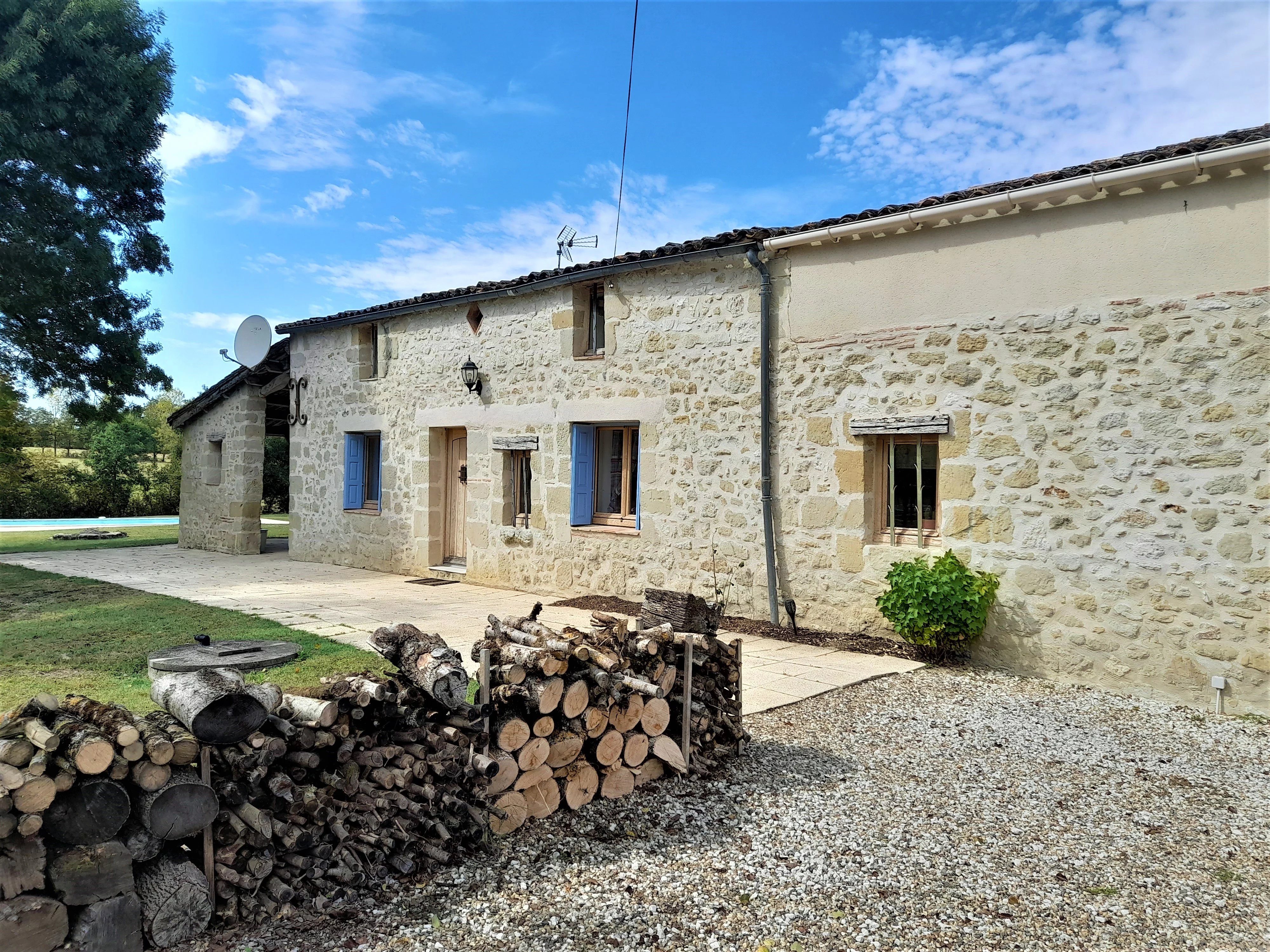 Spacious fully renovated stone farmhouse with 5 bedrooms and a pool