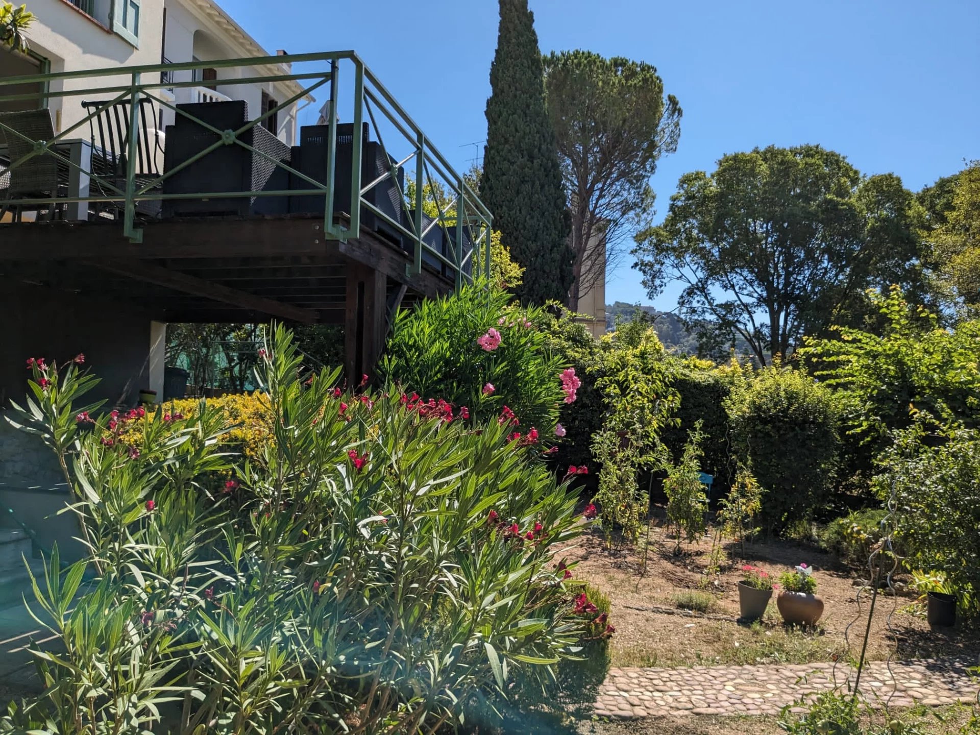 Cannes: Montfleury sector: Villa 213m2 location n°1, Quiet, garden, swimming pool, private parking!