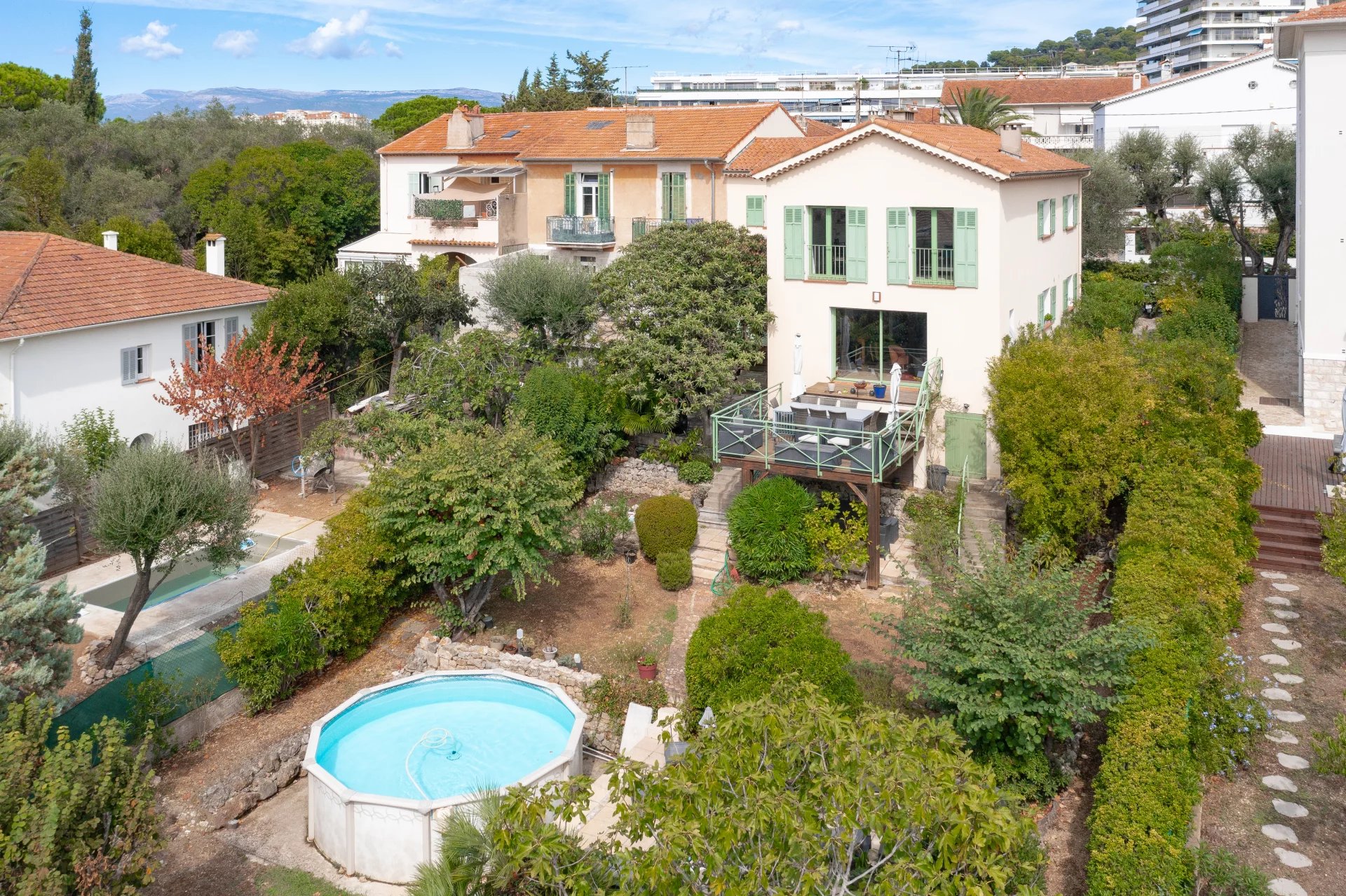 Cannes : Secteur Montfleury: Villa 213m2 ,emplacement n°1 , Calme, jardin, piscine,stationnements privées !