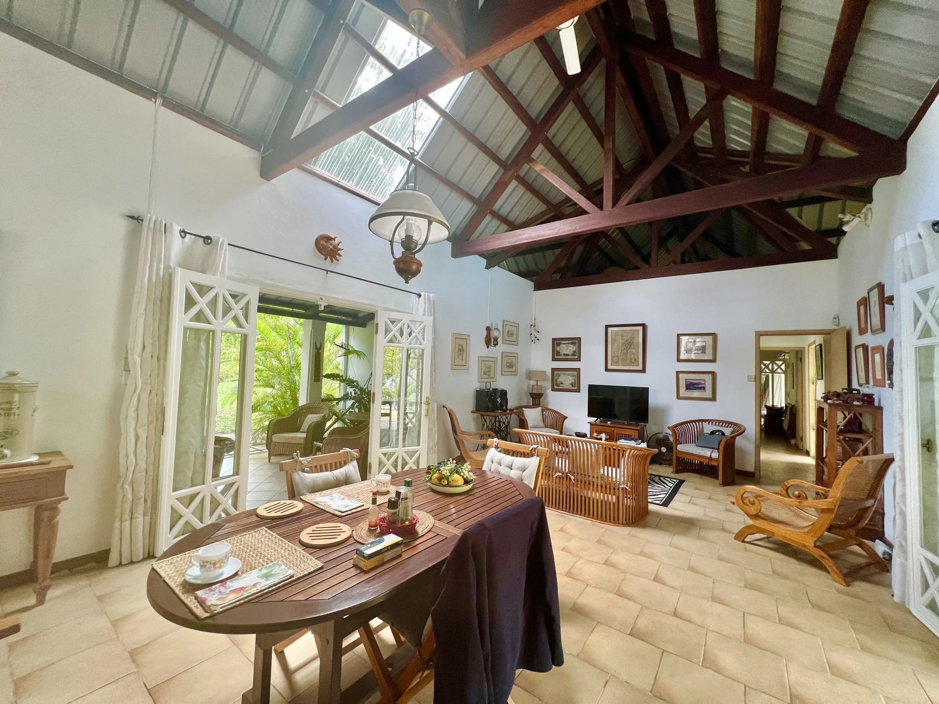 Colonial villa and waterfront camp - 6 bedrooms - picture 4 title=