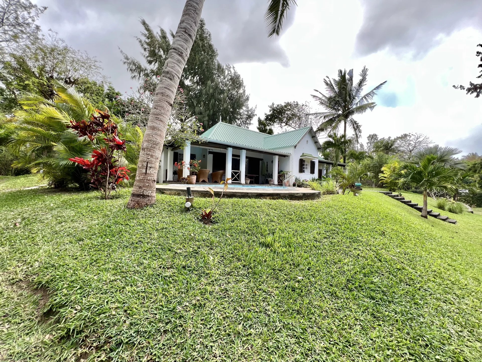 Colonial villa and waterfront camp - 6 bedrooms - picture 16 title=