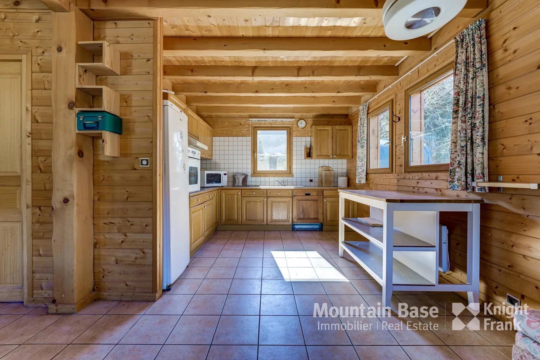 Photo of Charming 3 bedroom chalet with basement storage