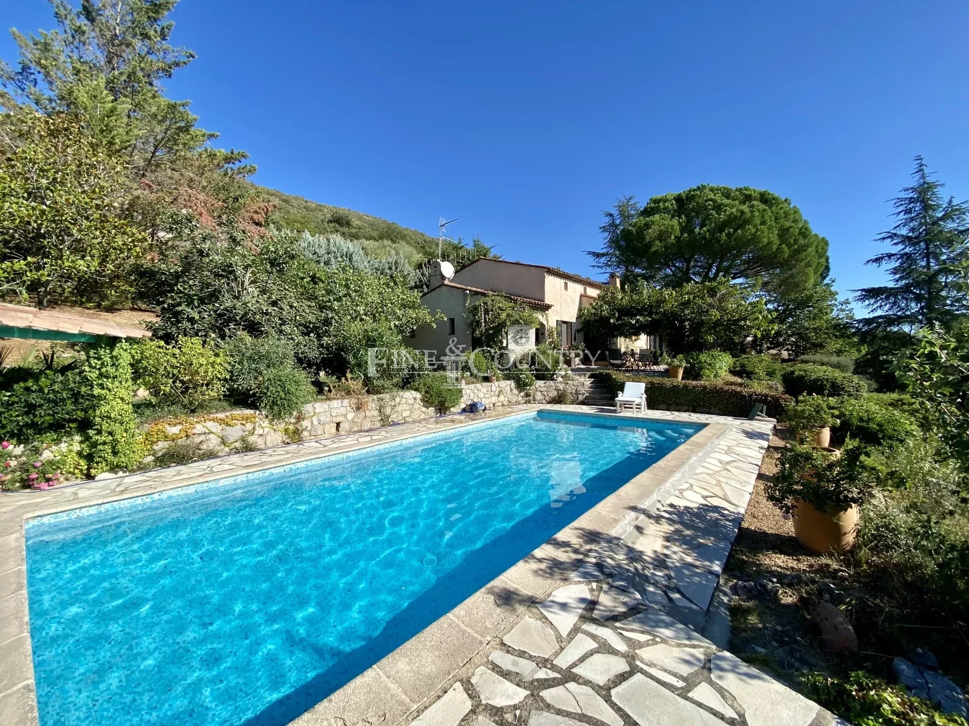Villa for sale in Montauroux with swimming pool