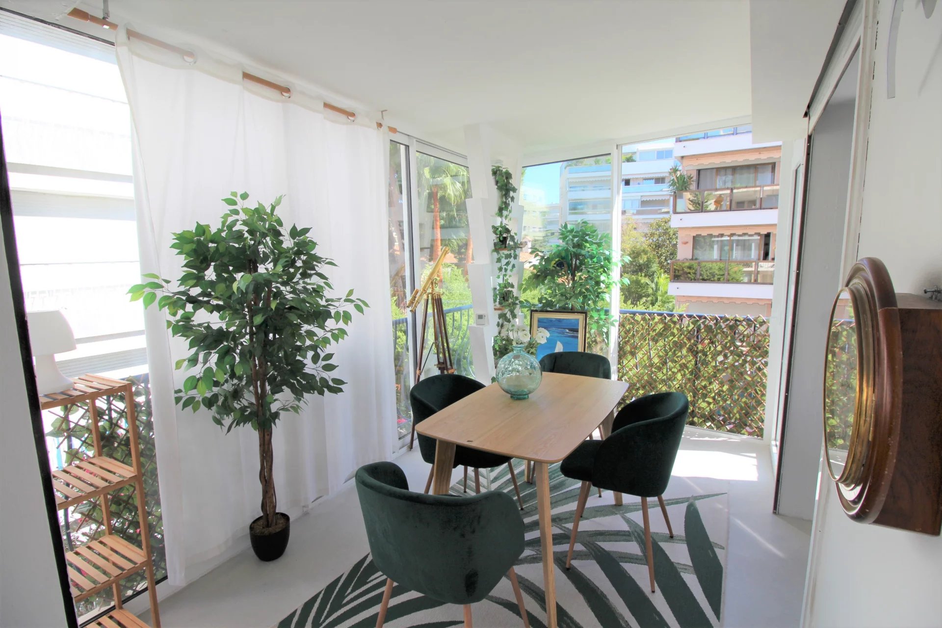 Cannes, Palm Beach, renovated 1bedroom apartment, balconies.