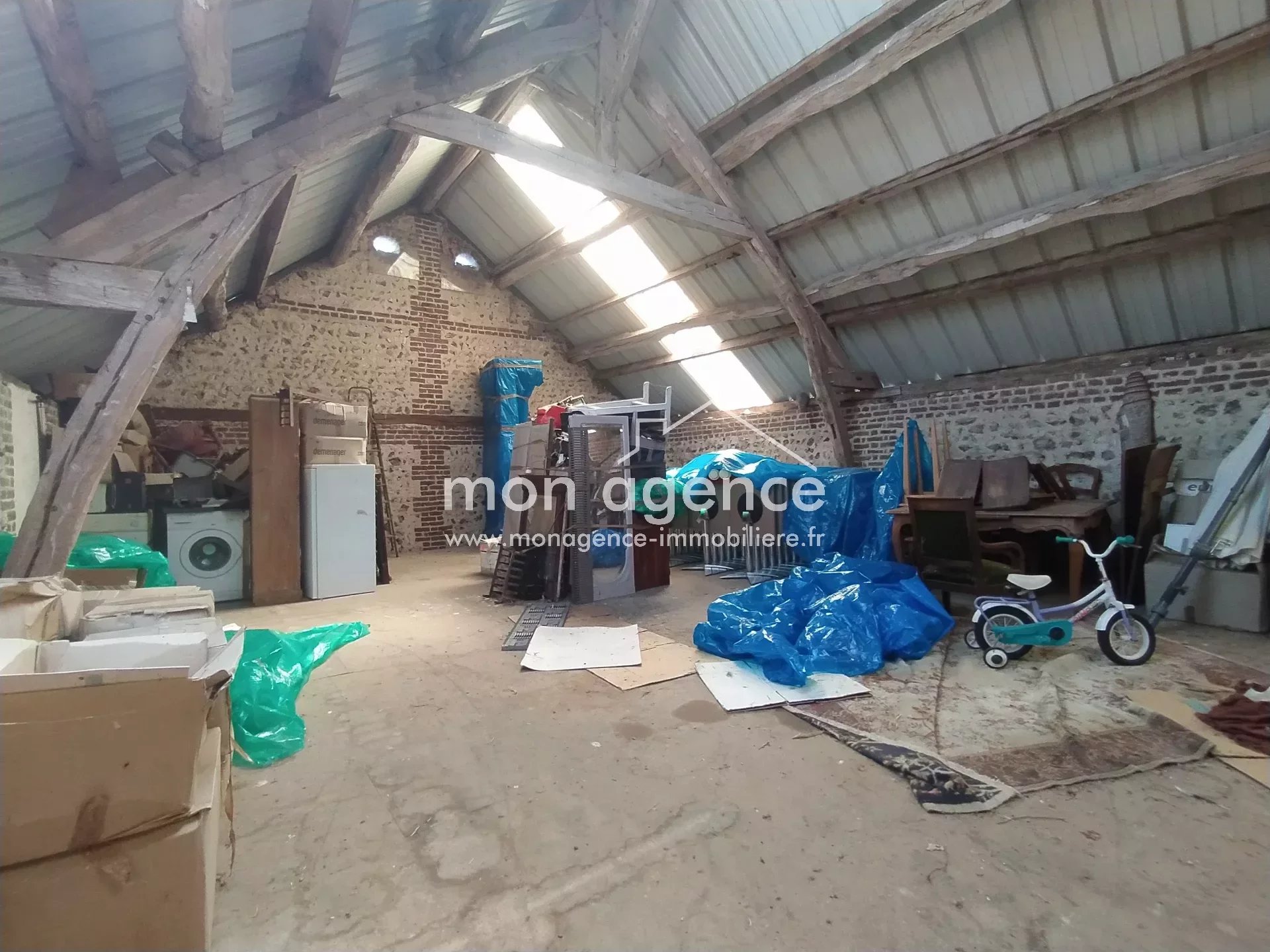 Sale Barn - Montmain