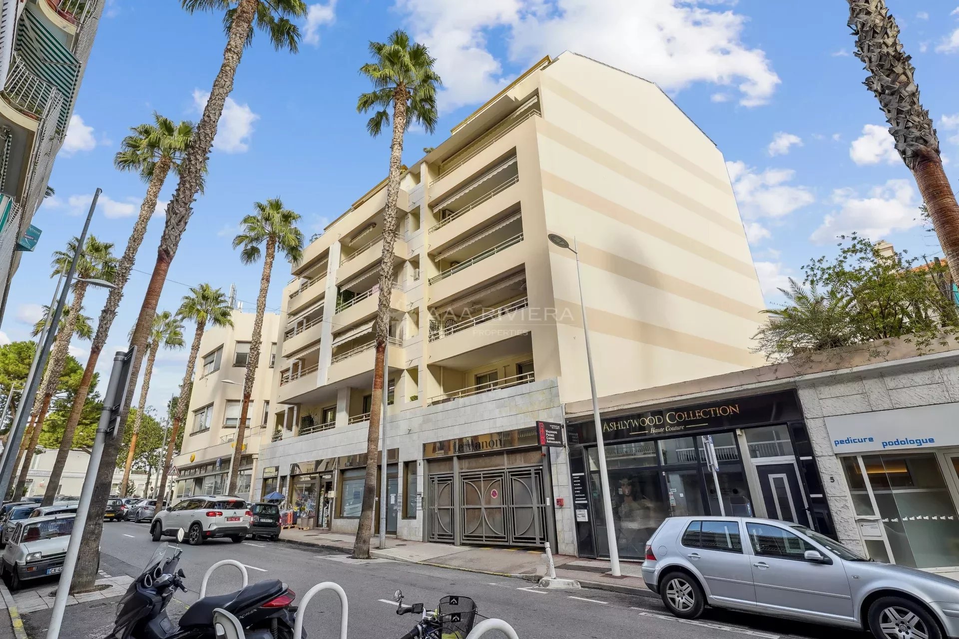 Juan Les Pins: Bright 3 bed rooms top floor with terrace, view and garage