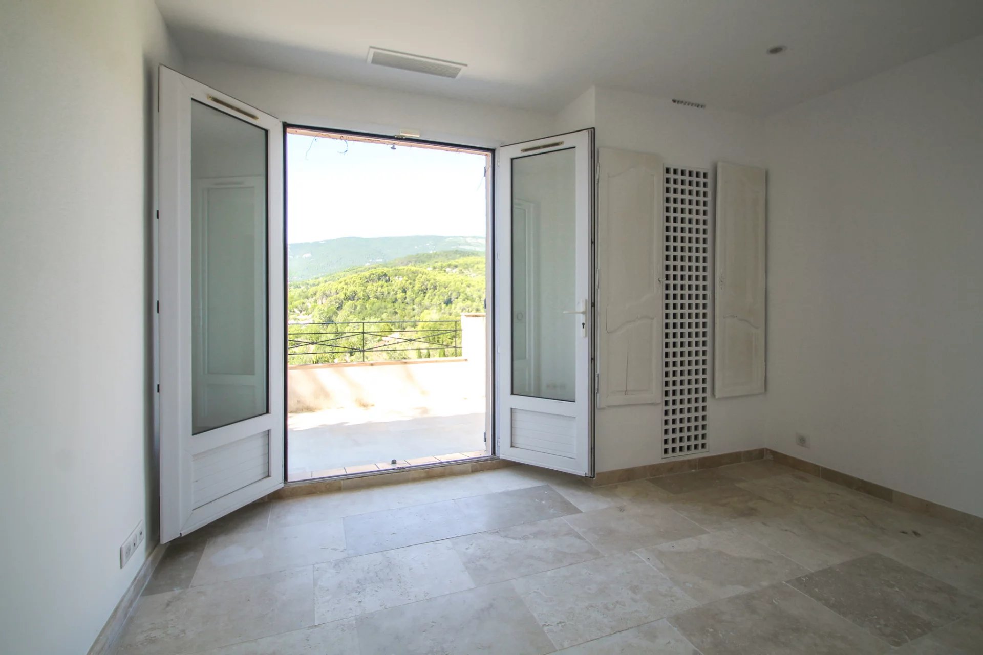 beautiful villa in the picturesque hill side close to Fayence center