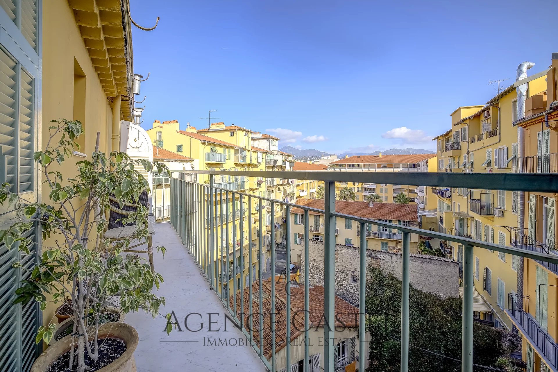 NICE PORT AREA - CHARMING ONE BEDROOM APARTMENT WITH BALCONY