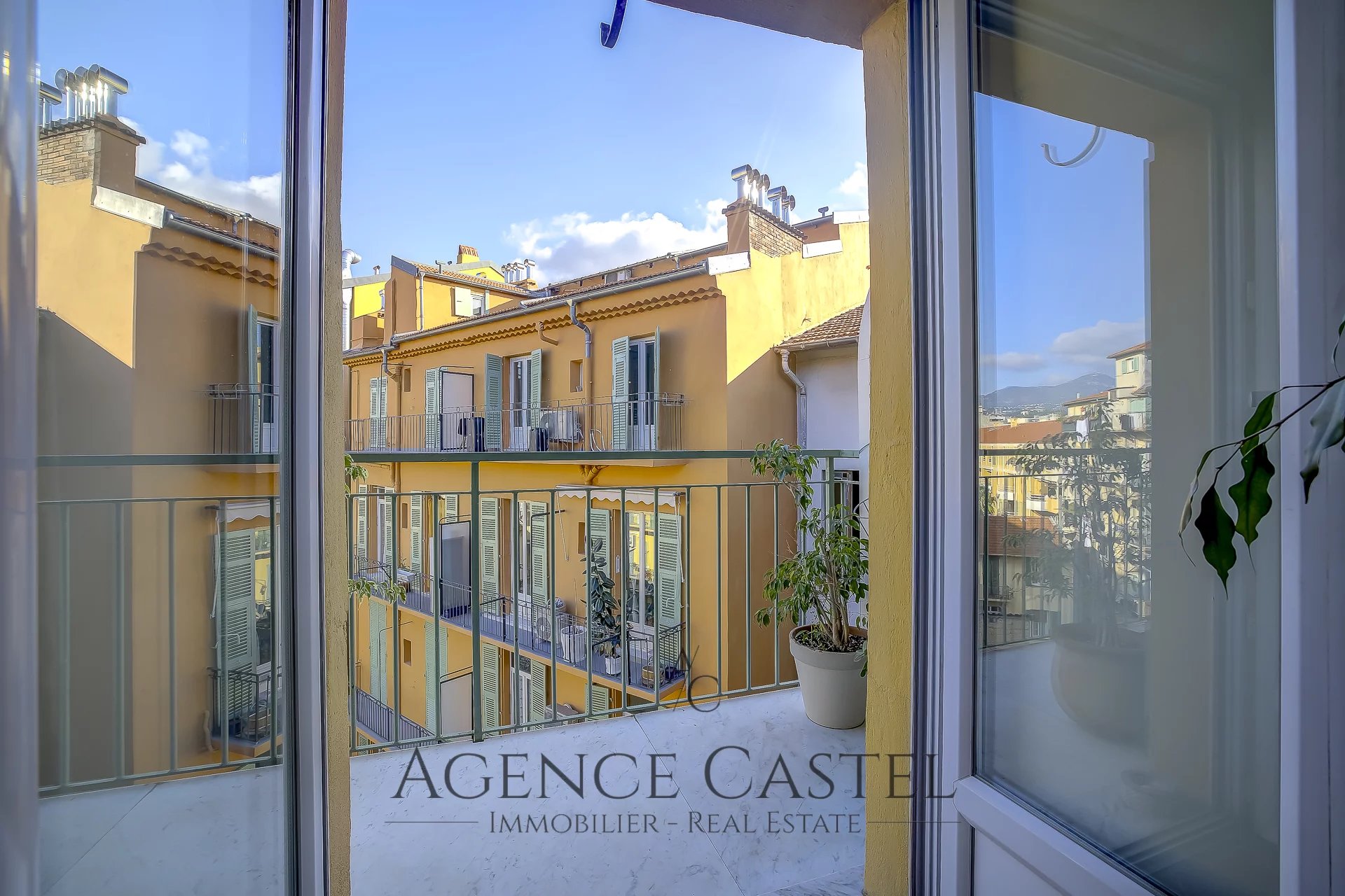 NICE PORT AREA - CHARMING ONE BEDROOM APARTMENT WITH BALCONY