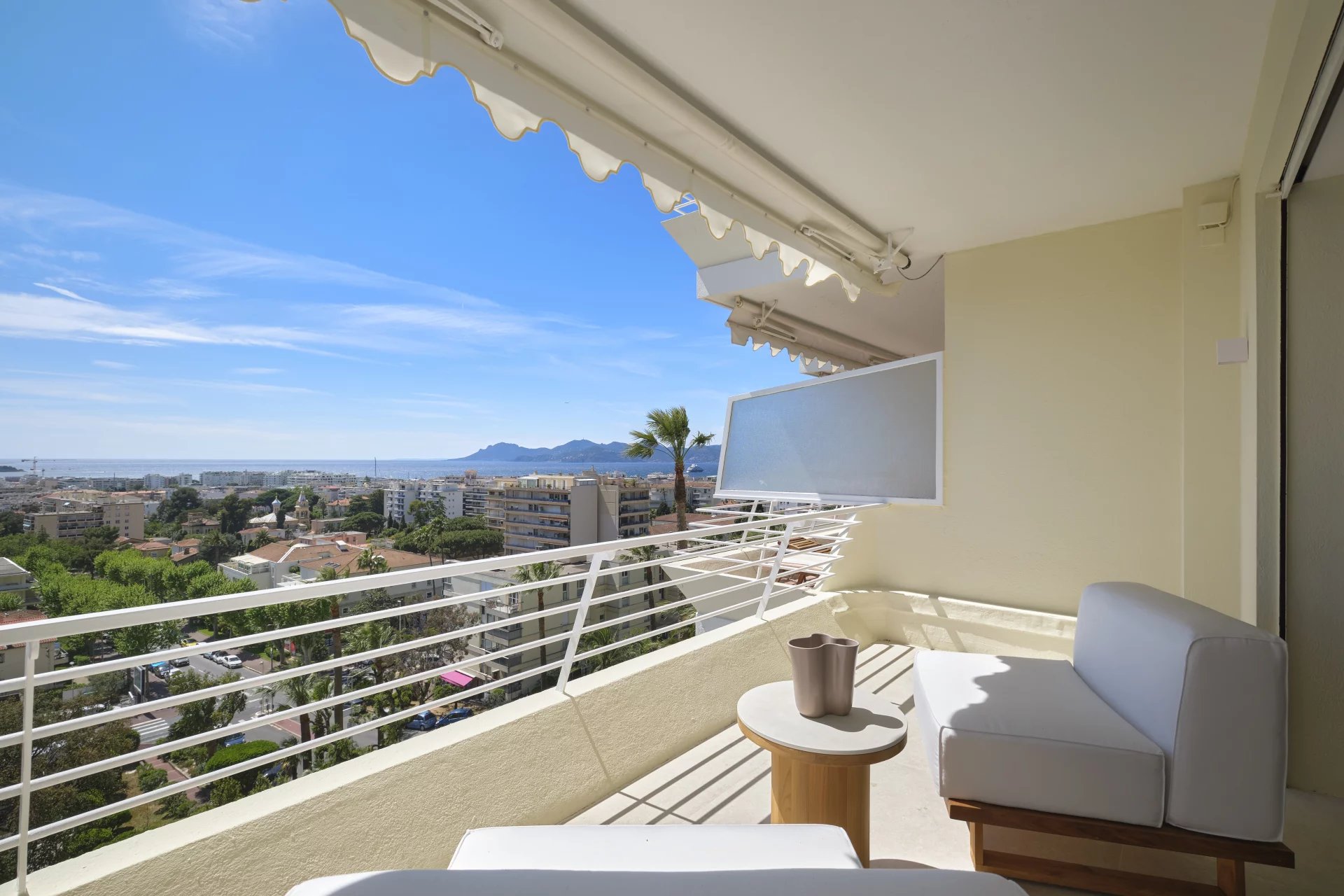 CANNES CALIFORNIE FOR SALE 3 ROOMS APPARTMENT SEA VIEW