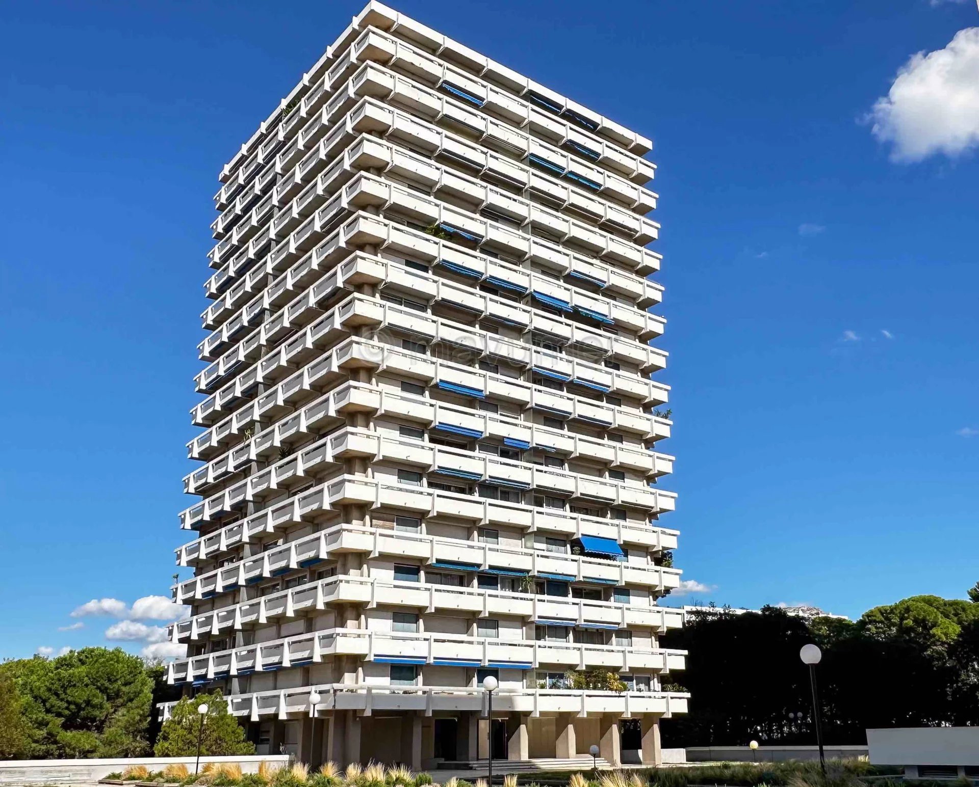 Appartement T5 + 2 terrasses + garage et 2 caves  Le Cabot -13009 Marseille