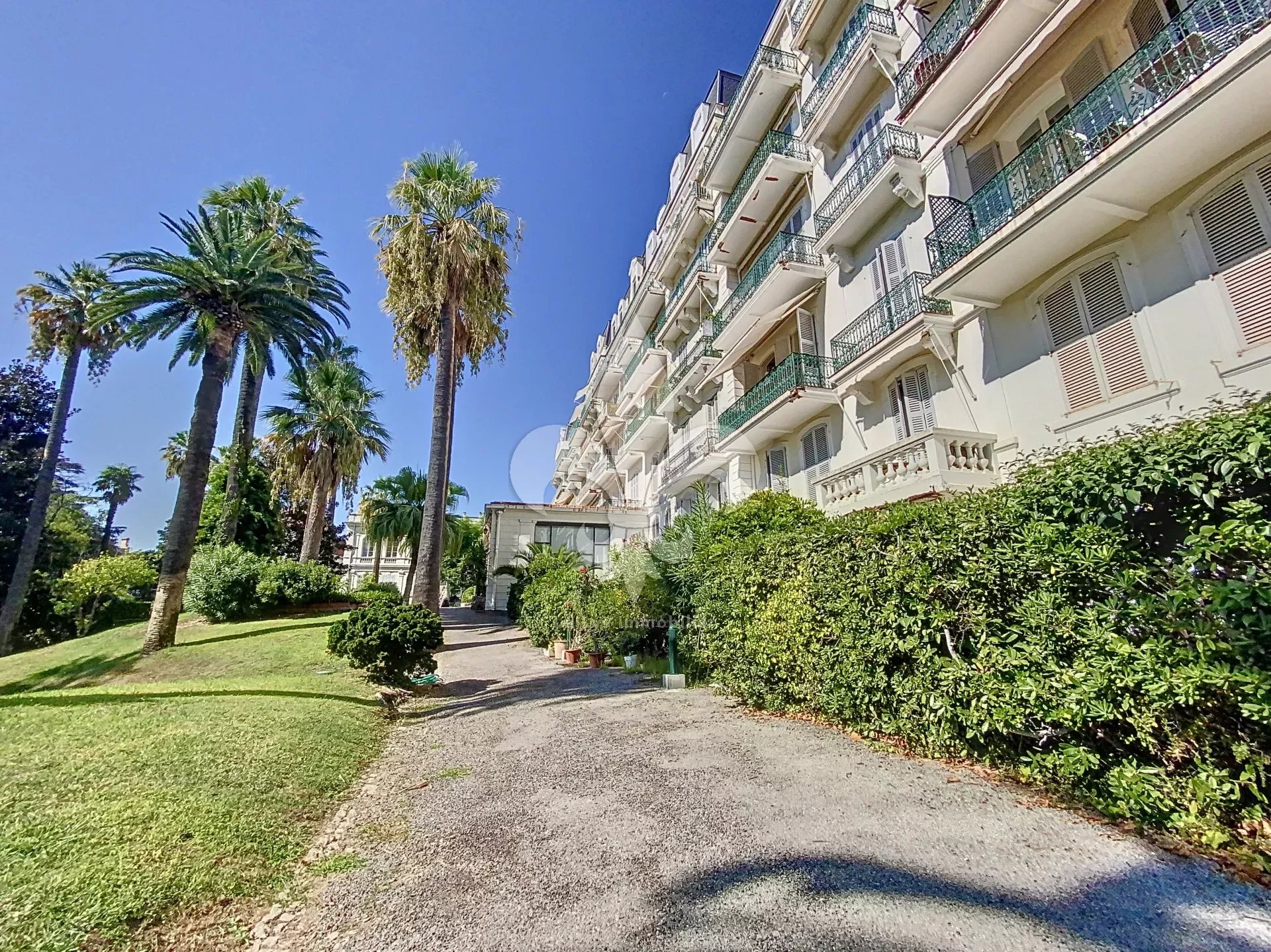 Cannes - Croix des gardes : Bel appartement dans un immeuble bourgeois