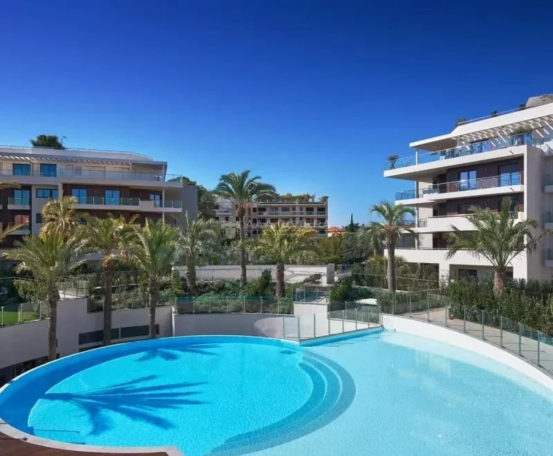 CAP D'ANTIBES - RARE-  2 bedroom apartment of 83m2 with large terrace in exceptional residence