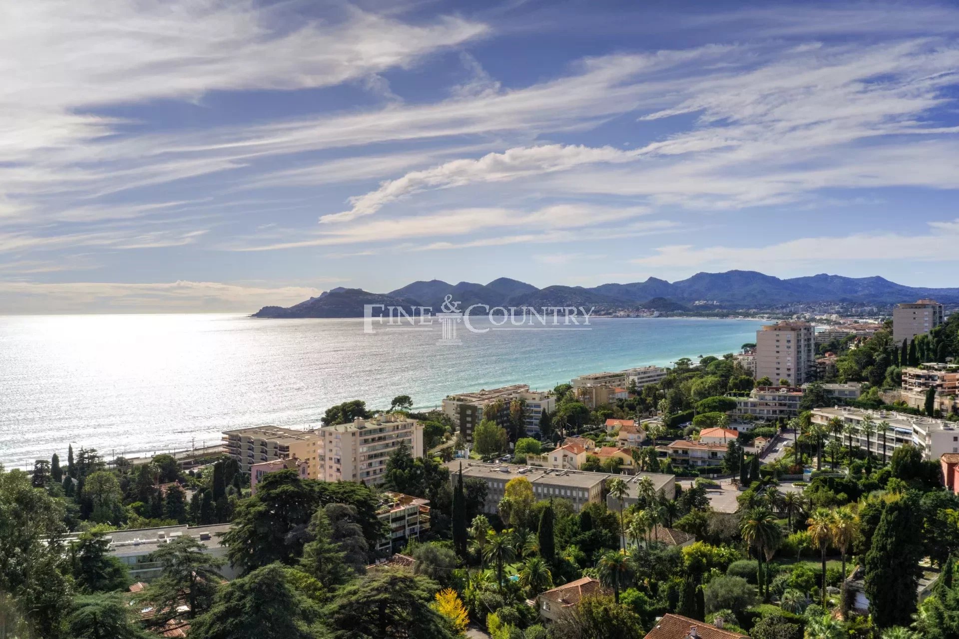 Villa for sale in Cannes with sea view