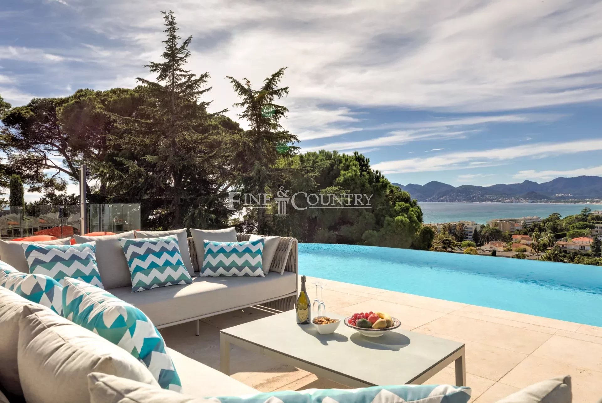 Photo of Villa for sale in Cannes with sea view