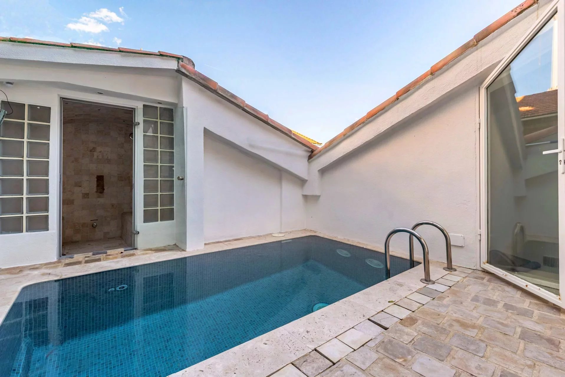 CANNES FOR SALE 5 ROOM TOWNHOUSE LOFT STYLE WITH POOL AND SAUNA