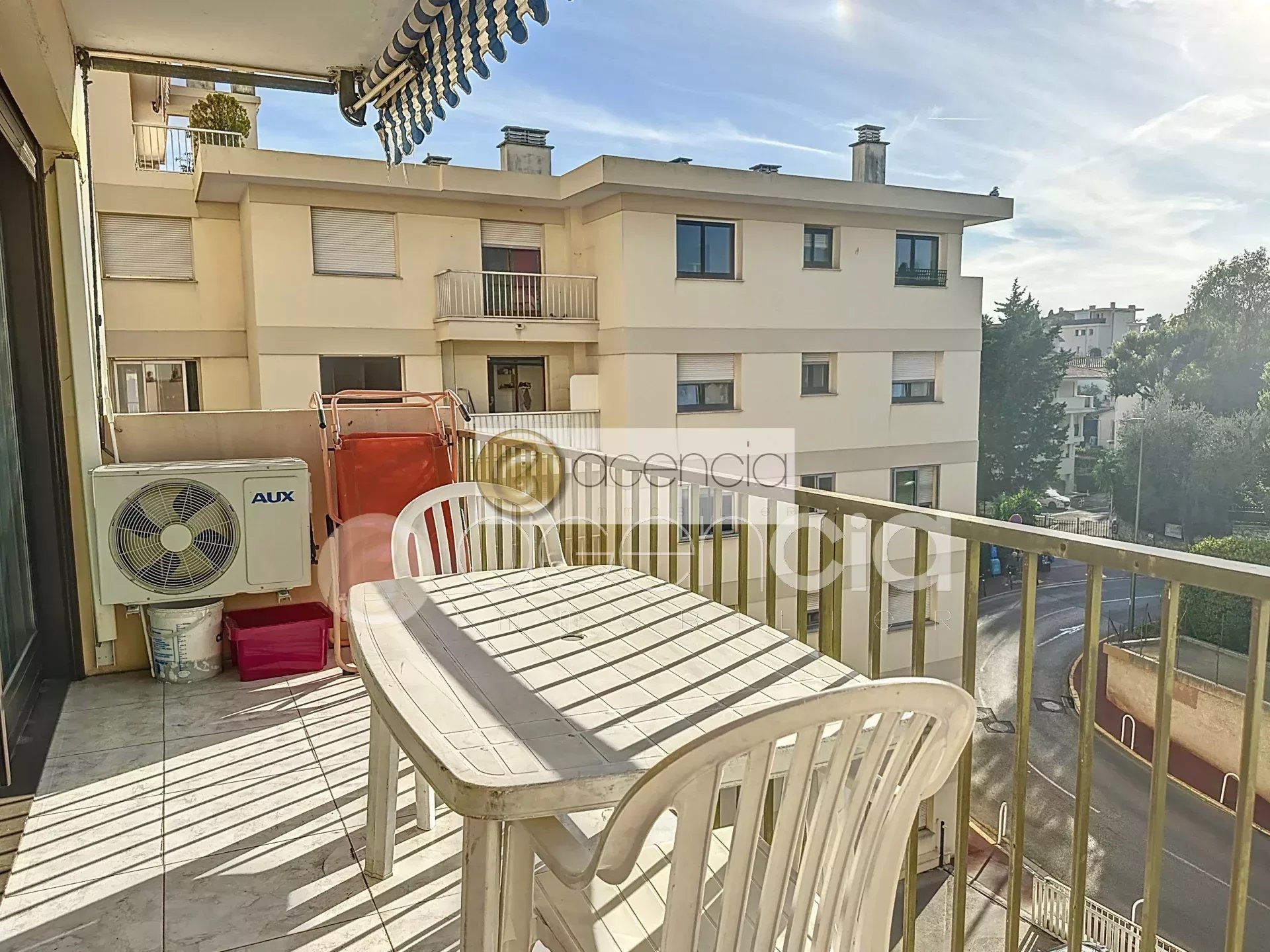 SPACIOUS 89M2 3-ROOM APARTMENT - 2 LARGE TERRACES - CLOSE TO CANNES CENTER