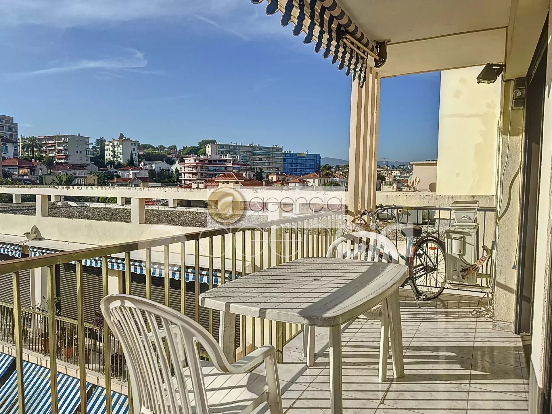 SPACIOUS 89M2 3-ROOM APARTMENT - 2 LARGE TERRACES - CLOSE TO CANNES CENTER