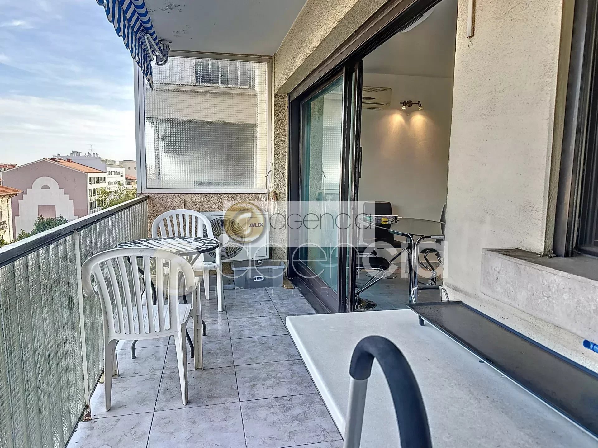 SPACIOUS 2-BEDROOM FLAT OF 89M2 - 2 TERRACES - CANNES CENTRE