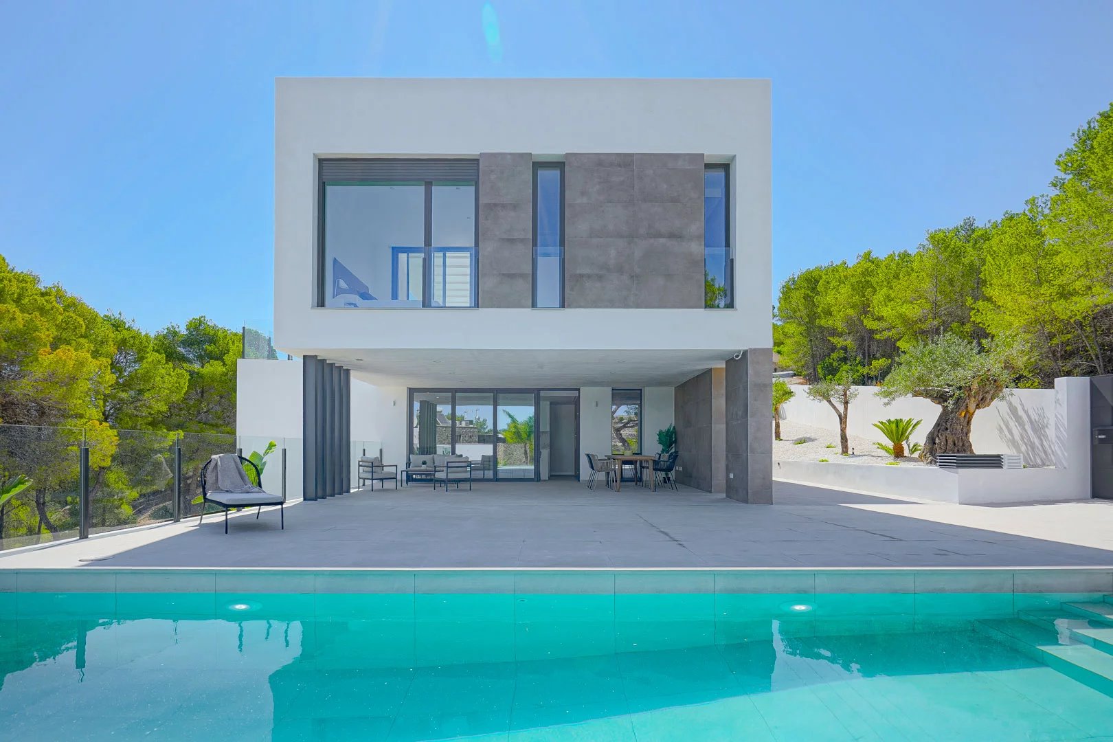 Grote instapklare moderne villa te koop in Moraira
