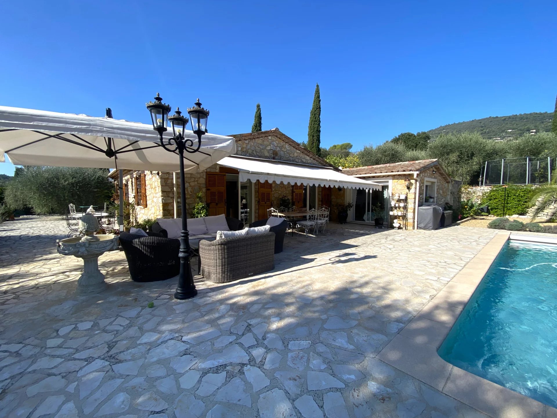 PEYMEINADE INDIVIDUAL VILLA FOR SALE WITH POOL AND BEAUTIFUL LAND