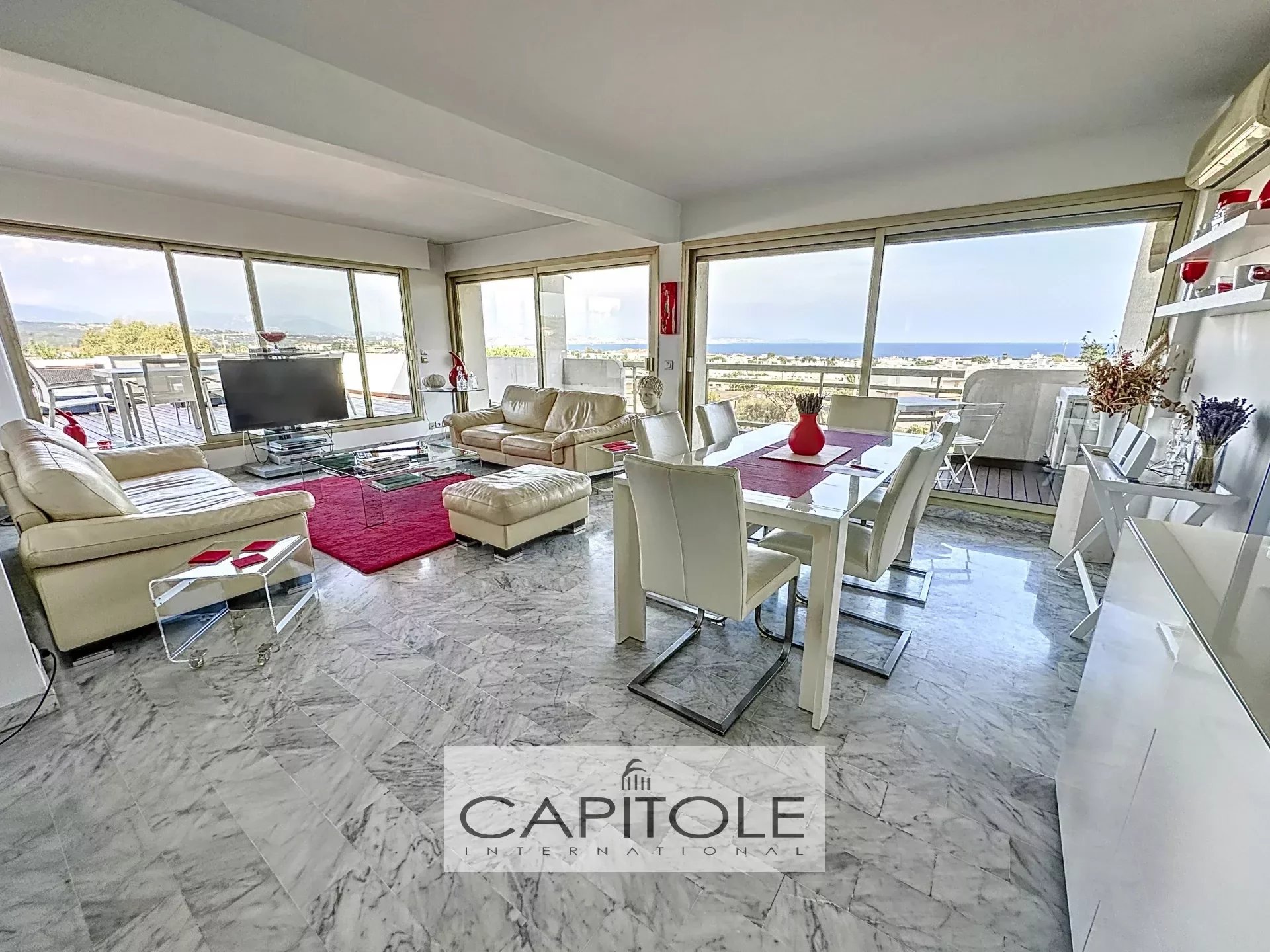 ANTIBES : Rooftop villa with panoramic sea view