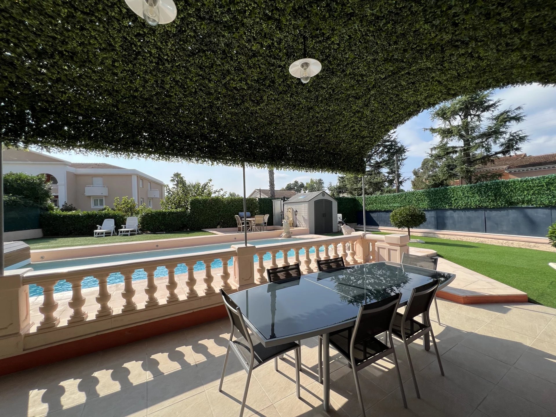 Juan les Pins: 5 Rooms Villa, swimming pool, garages, parking places