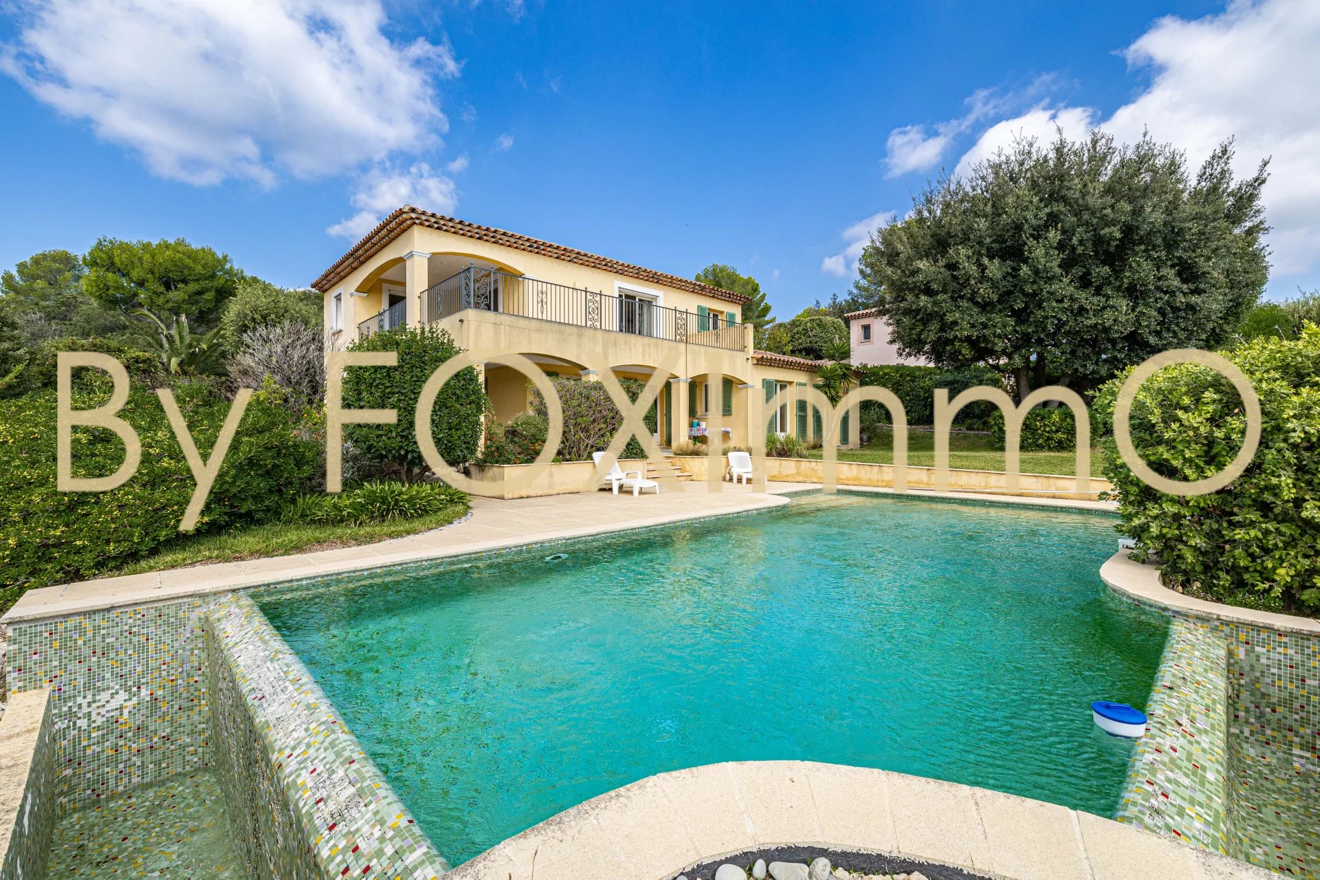A vendre sur la Côte d'Azur,  villa 6 pièces au calme absolu, position dominante et vue mer