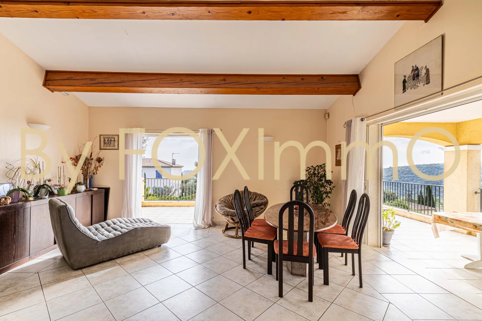 A vendre sur la Côte d'Azur,  villa 6 pièces au calme absolu, position dominante et vue mer