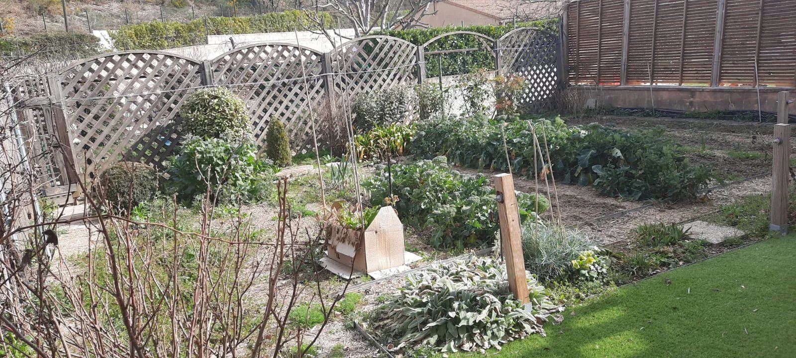 FUVEAU A PIED AU VILLAGE MAISON AU CALME AVEC JARDIN ET GARAGE