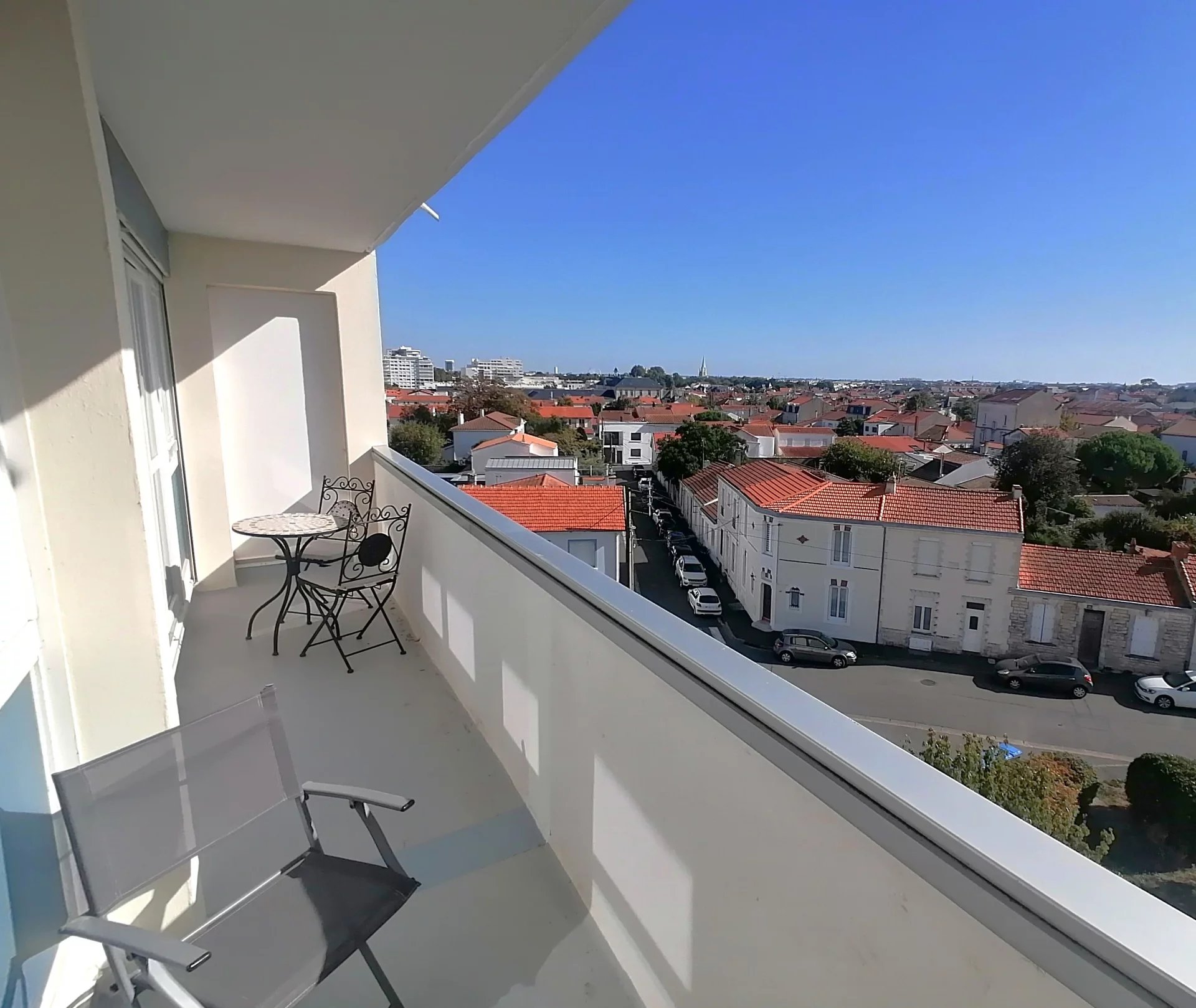 APPARTEMENT 3 CHAMBRES BALCON PARKING