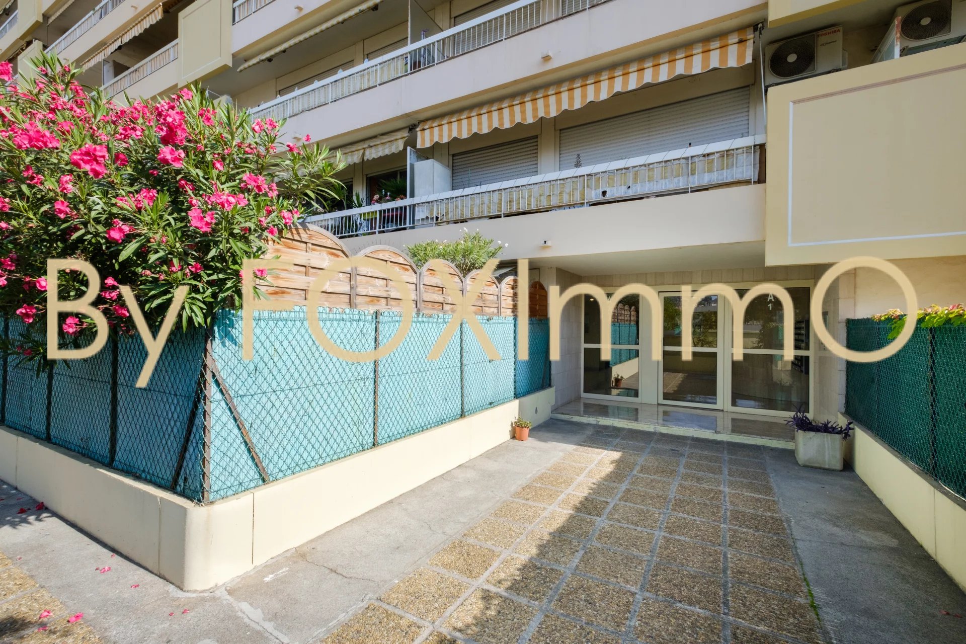 Лазурный берег - Ницца Сен-Рош. Отремонтированная квартира T3 с двумя балконами и гаражом