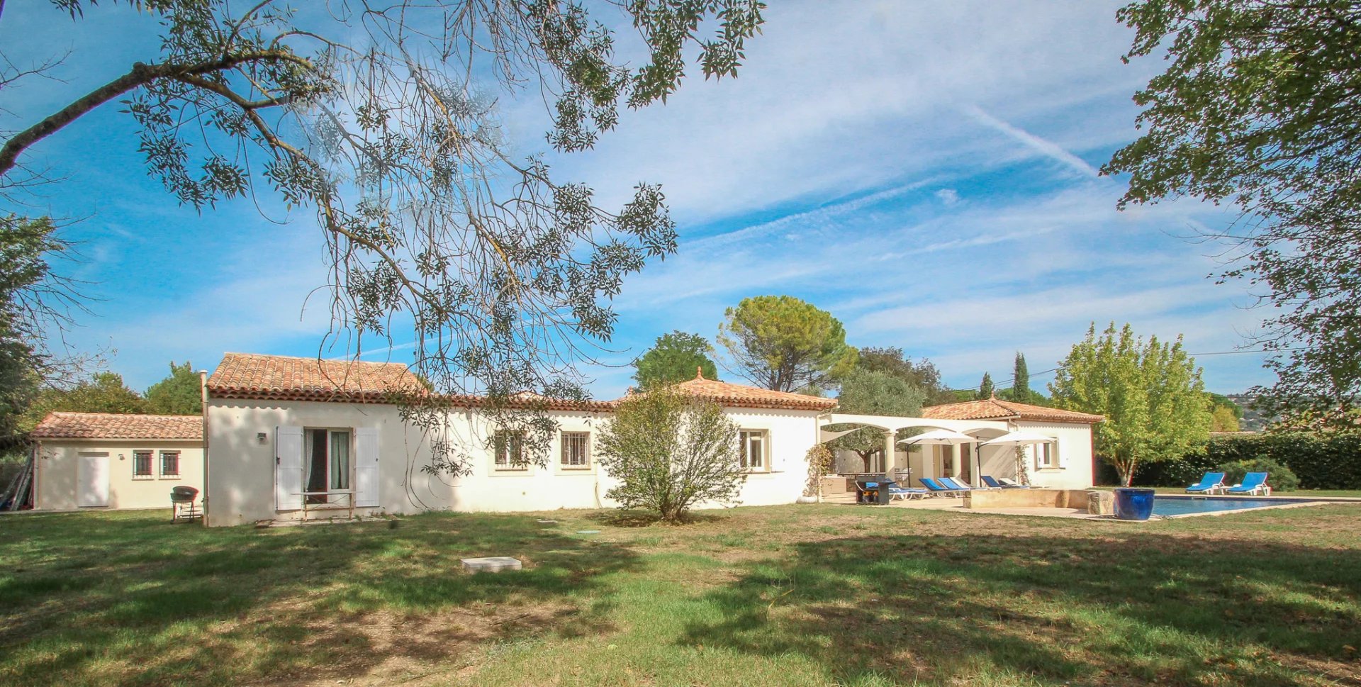 Magnifique Villa de Plain-Pied avec Piscine sur 3000 m² de Terrain