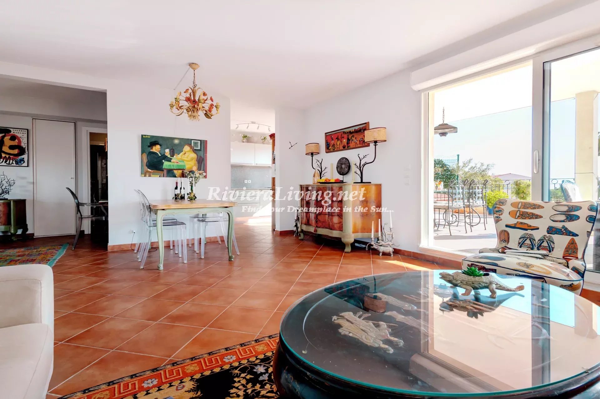 MANDELIEU --- LARGE 4 ROOM APARTMENT WITH 92M² TERRACE AND SEA VIEW