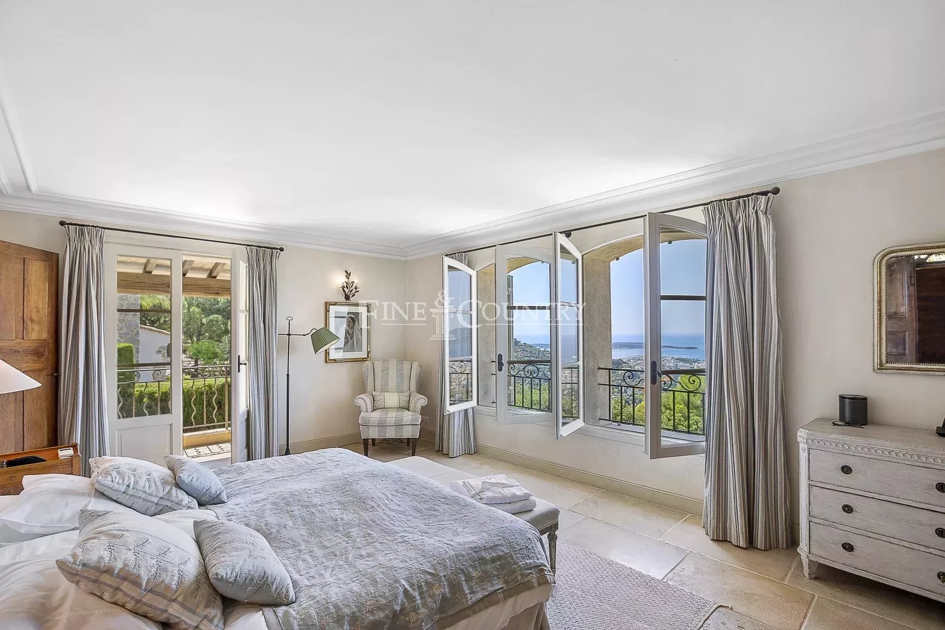 Sea view Villa for sale in Cannes