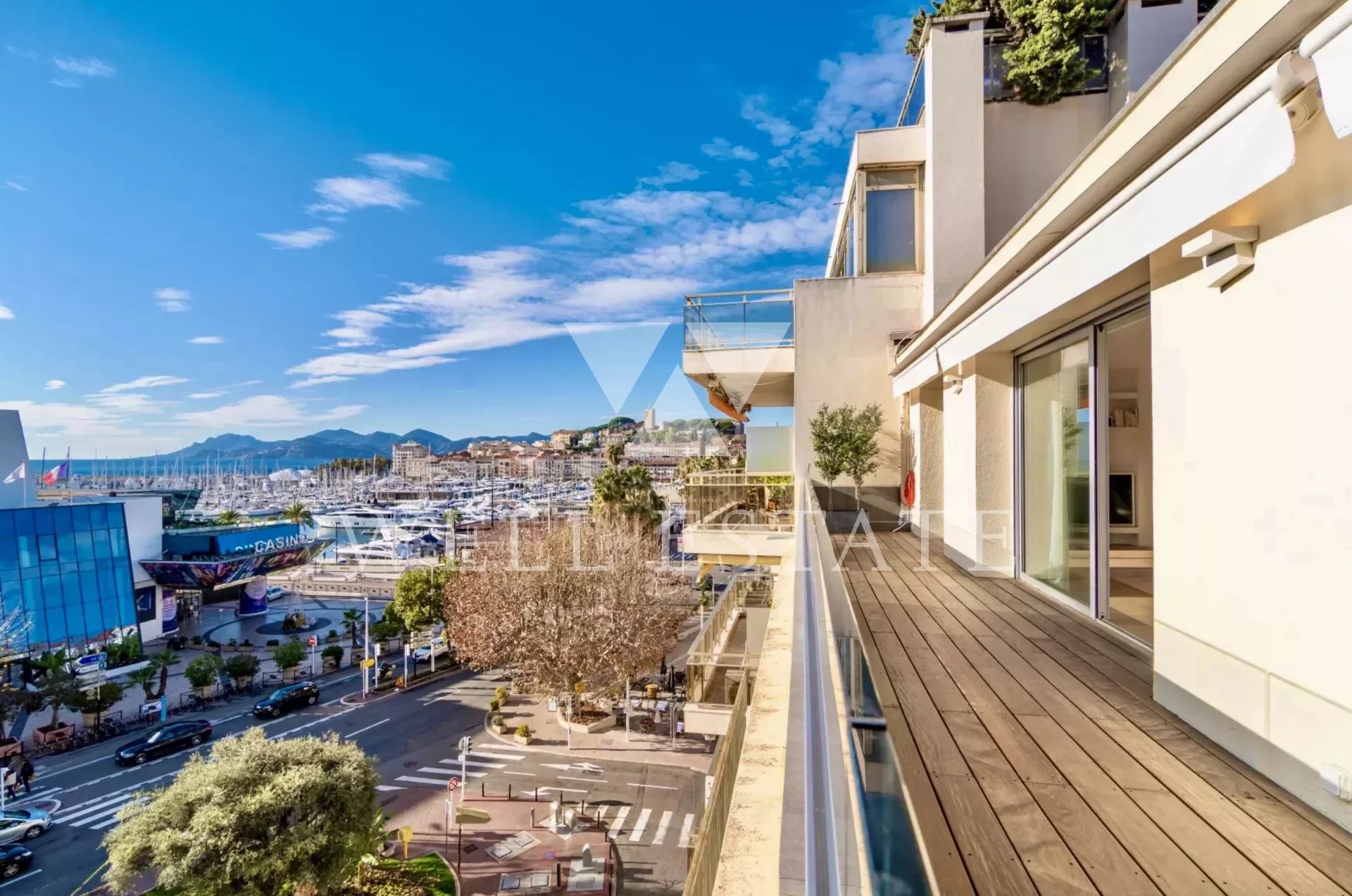 CANNES CROISETTE TOP FLOOR 3 BEDROOM APARTMENT WITH SEA VIEW TERRASE
