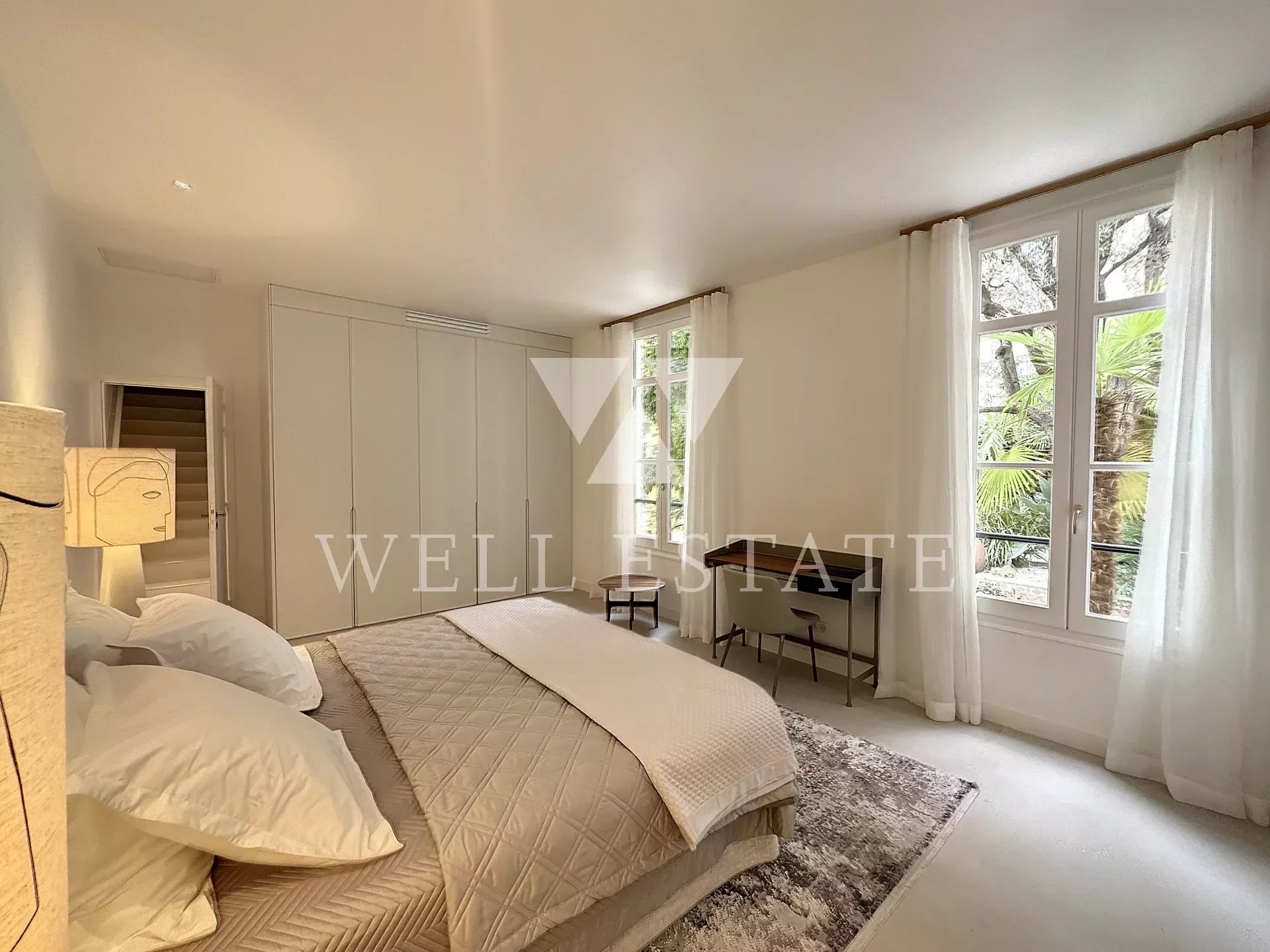 CANNES RUE D'ANTIBES CHARMING 3-BEDROOM VILLA WITH PATIO