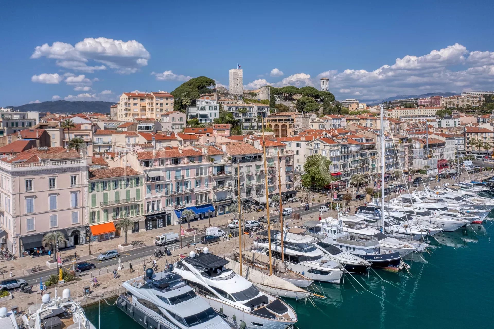 Cannes Vieux-Port penthouse à louer vue mer