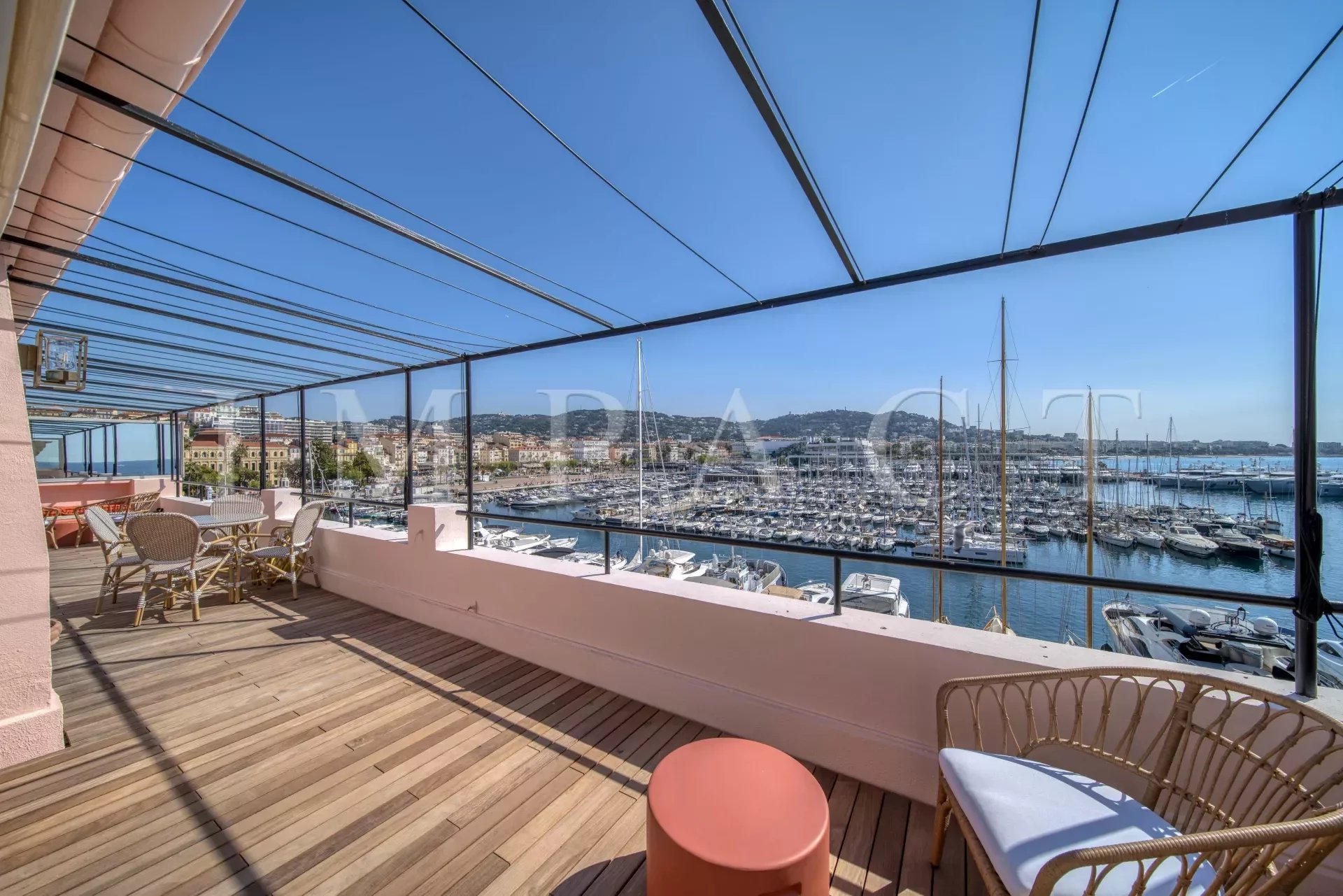Cannes Vieux-Port penthouse à louer vue mer