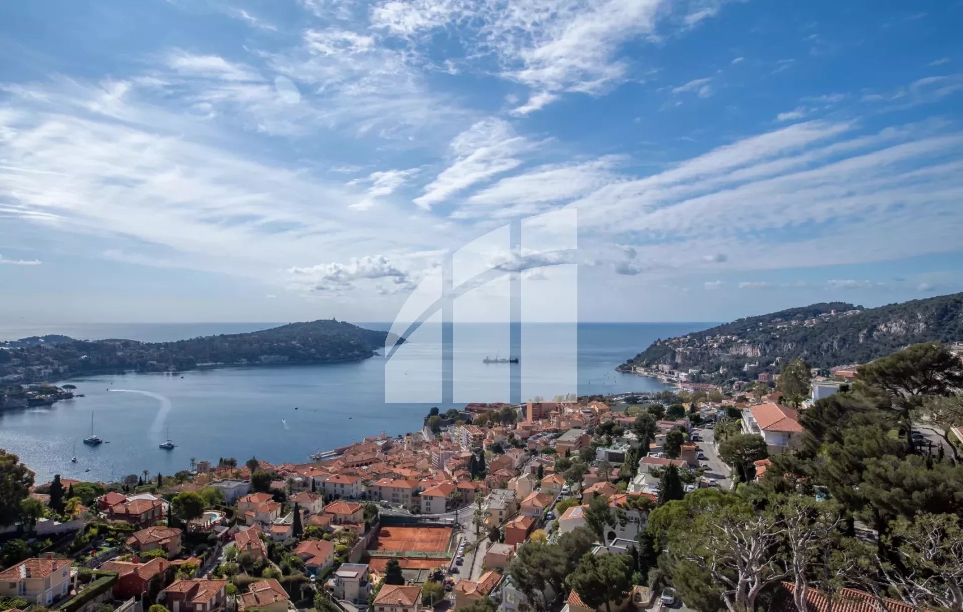 VILLEFRANCHE SUR MER - Gated residence / TOP FLOOR 4-5 room apartment 165m² with terrace and Solarium 180m² Panoramic sea view// Caretaker /VILLEFRANCHE SUR MER