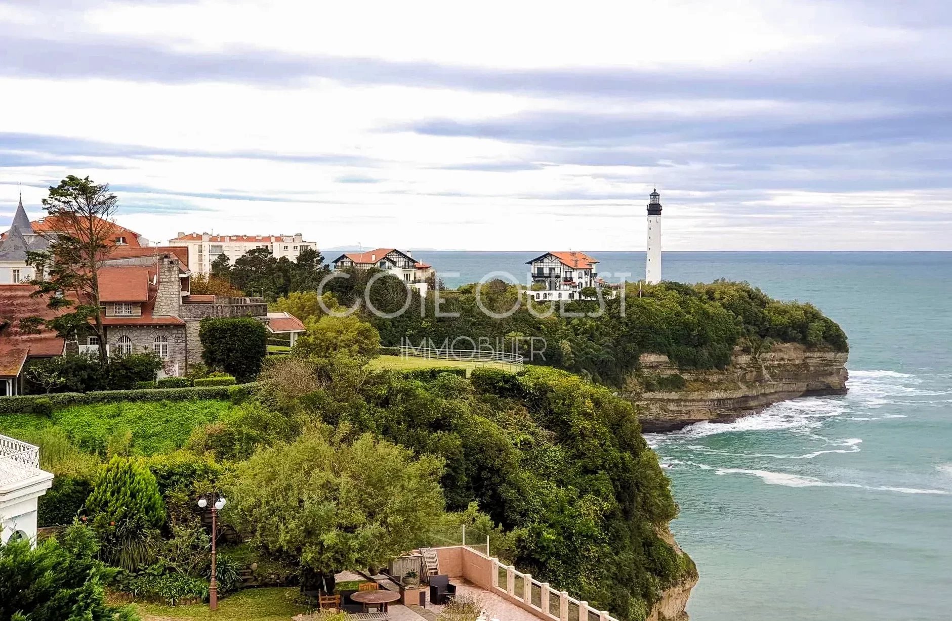 ANGLET – AN APARTMENT NEAR THE LIGHTHOUSE AND ENJOYING A MAGNIFICENT OCEAN VIEW