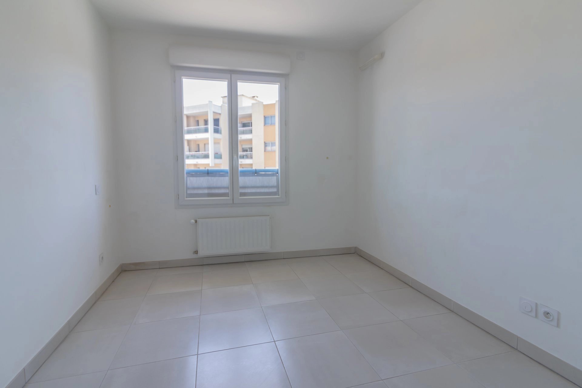 Antibes centre, 2 bedrooms flat with terrace & parking
