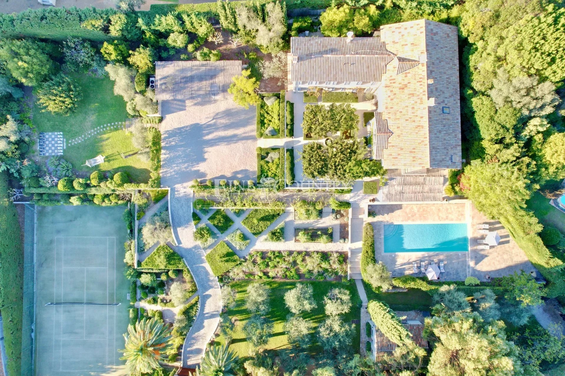 A vendre, superbe villa Cap d'Antibes