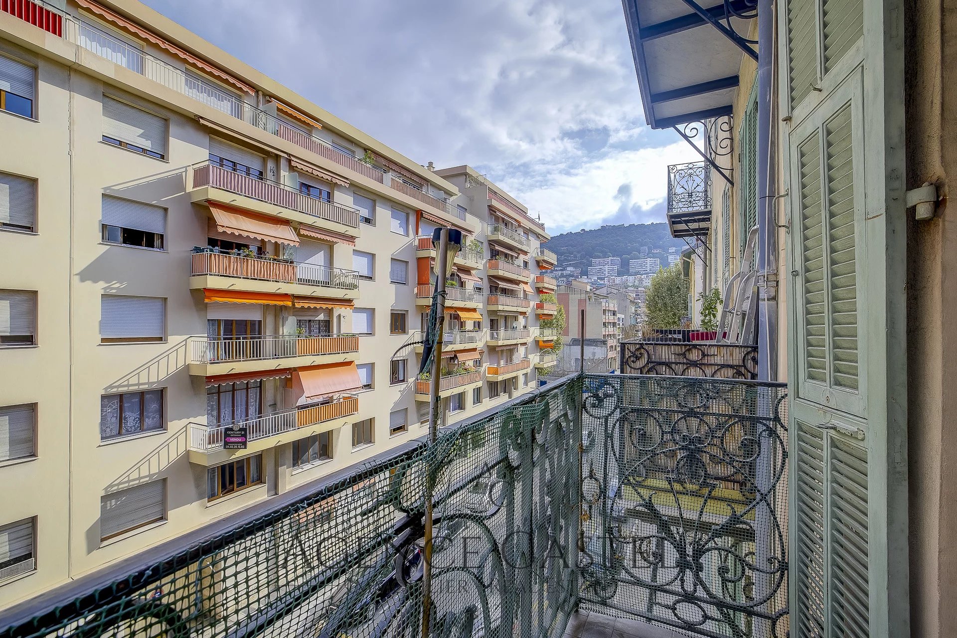 NICE RIQUIER - TWO BEDROOM APARTMENT WITH BALCONIES