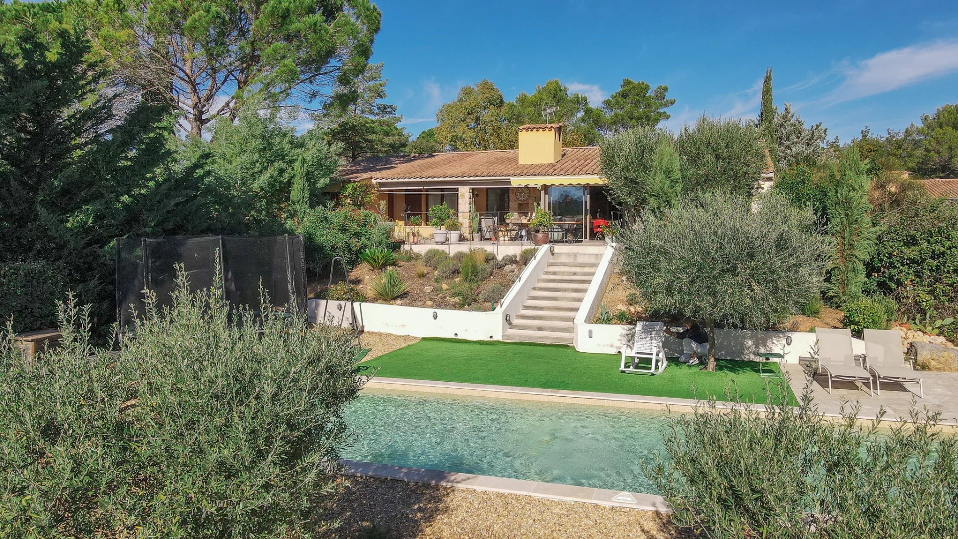 Belle Villa avec piscine et garage dans un domaine sécurisé au cœur de la nature
