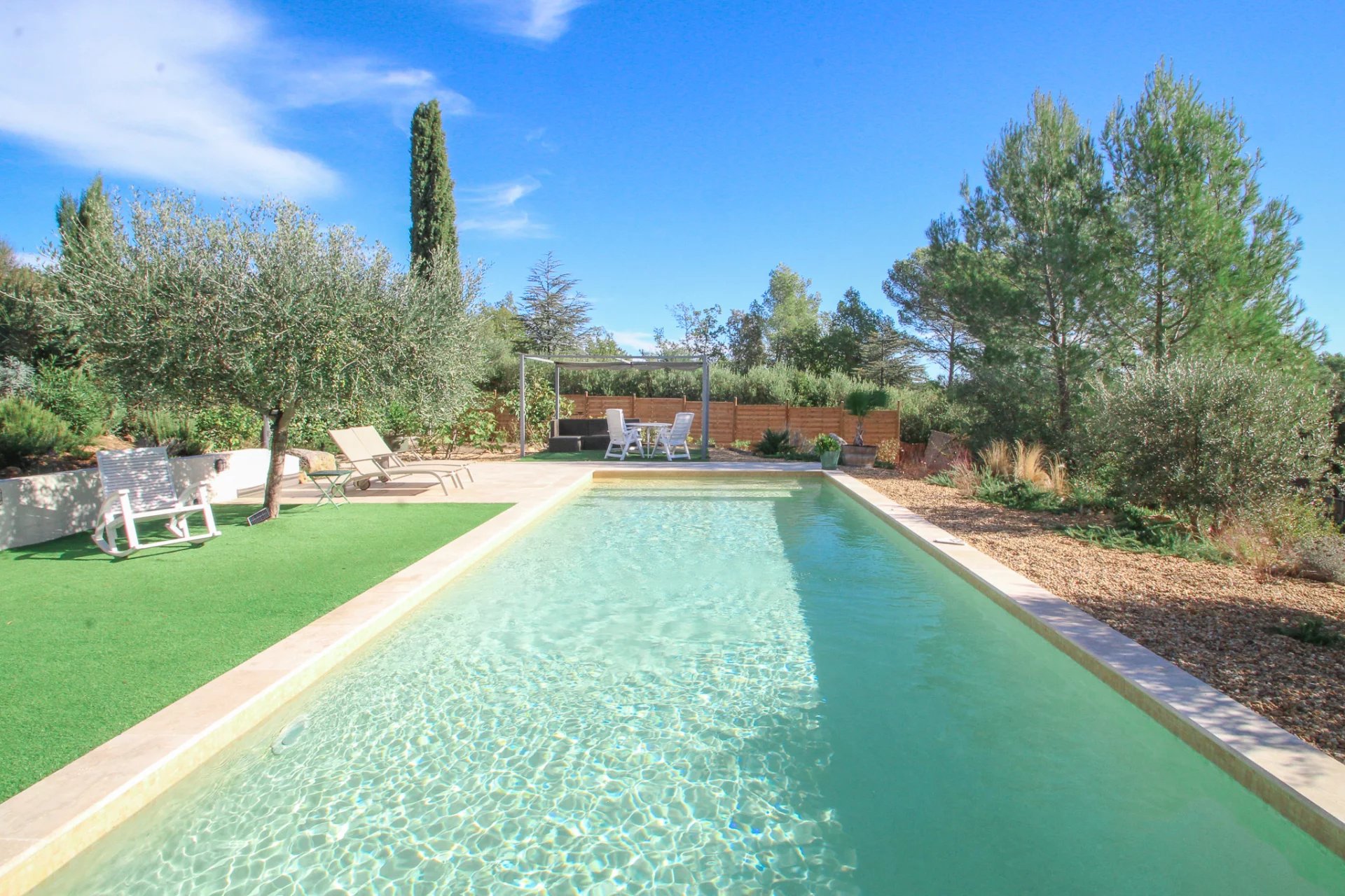 Villa with pool  in a beautiful, secure residential estate located in the heart of nature