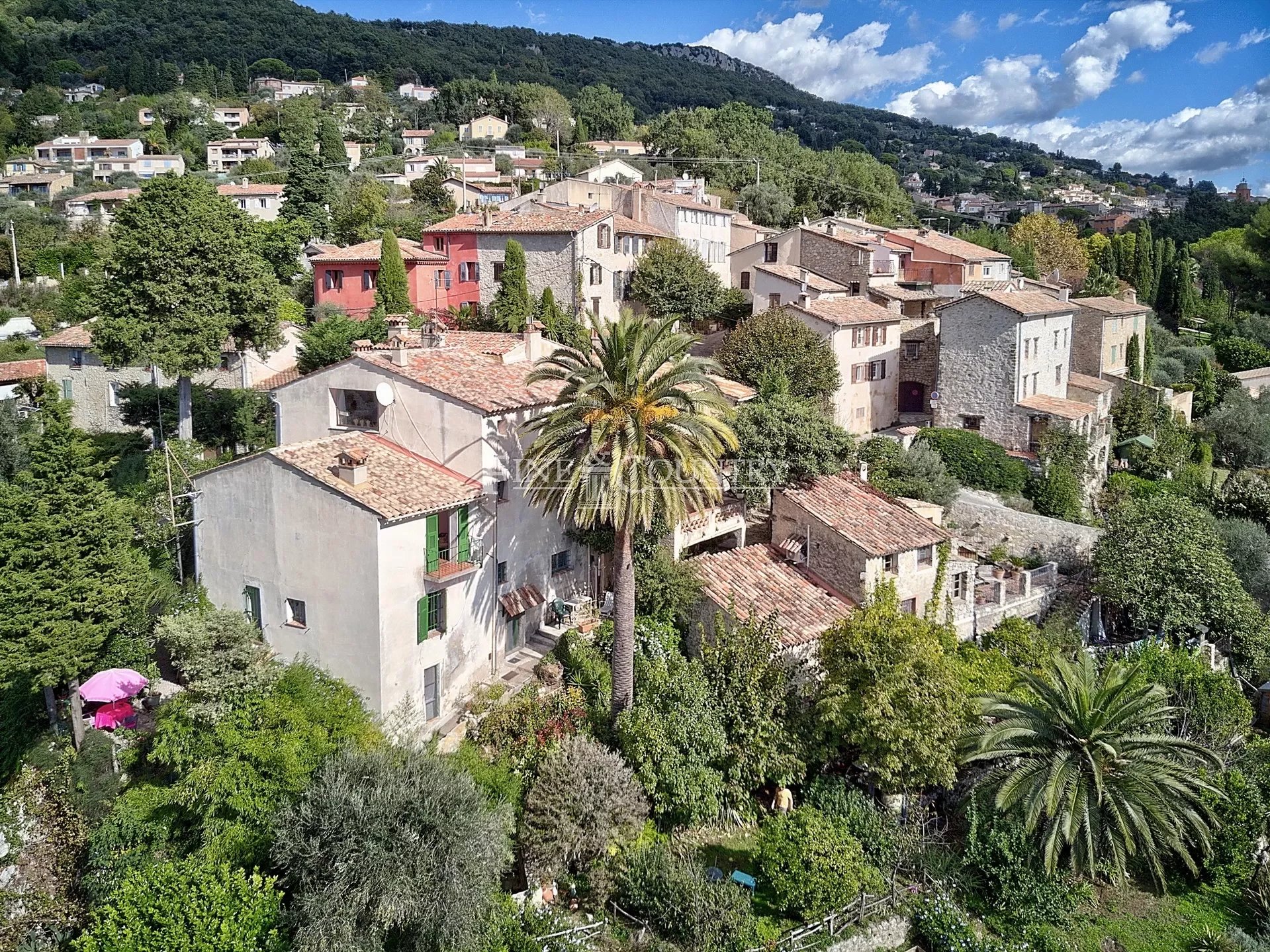 Historic Village Bastide for sale in Magagnosc, Grasse Accommodation in Cannes