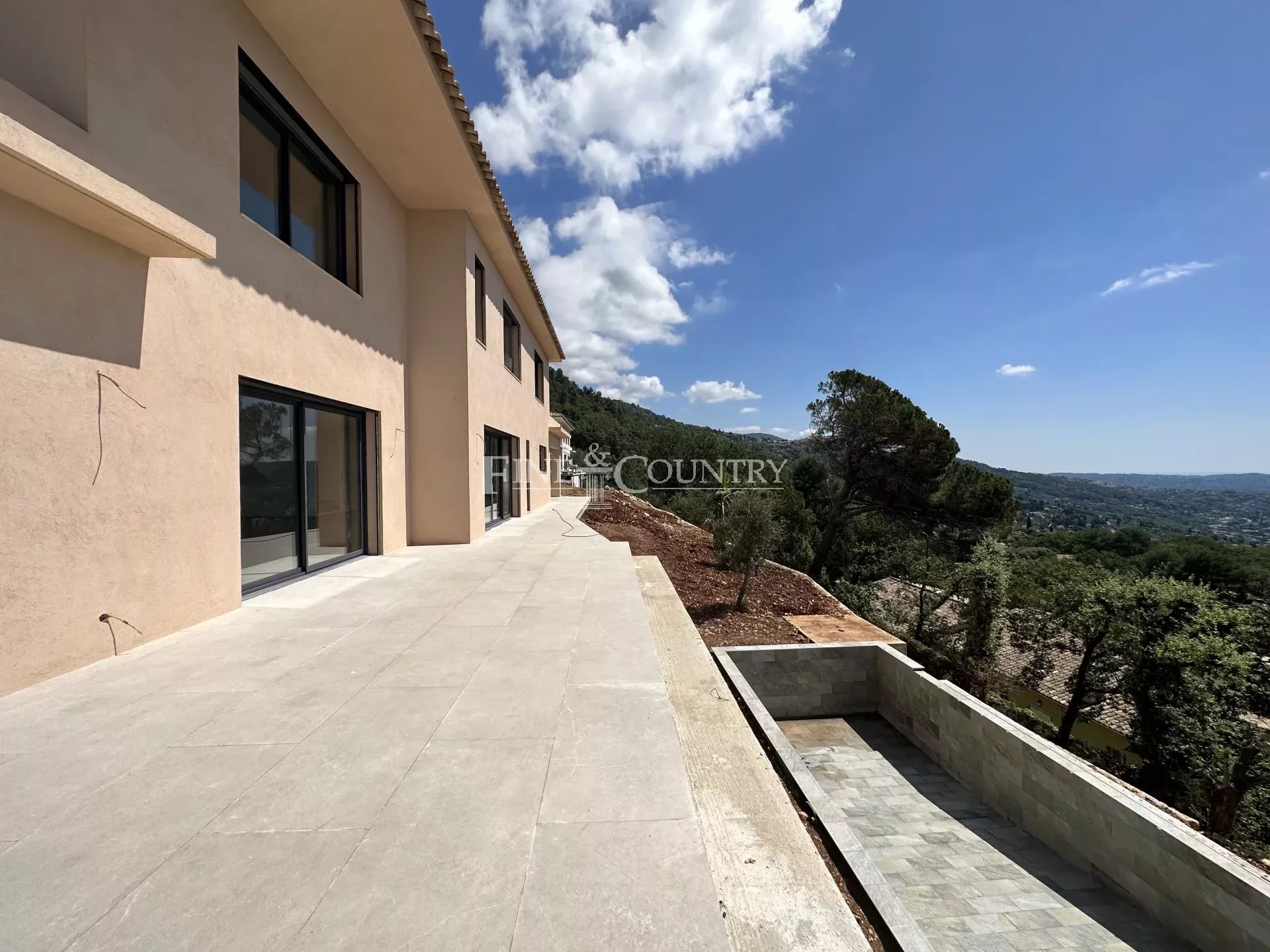 For Sale, New Contemporary Villa with Panoramic View in Spéracèdes