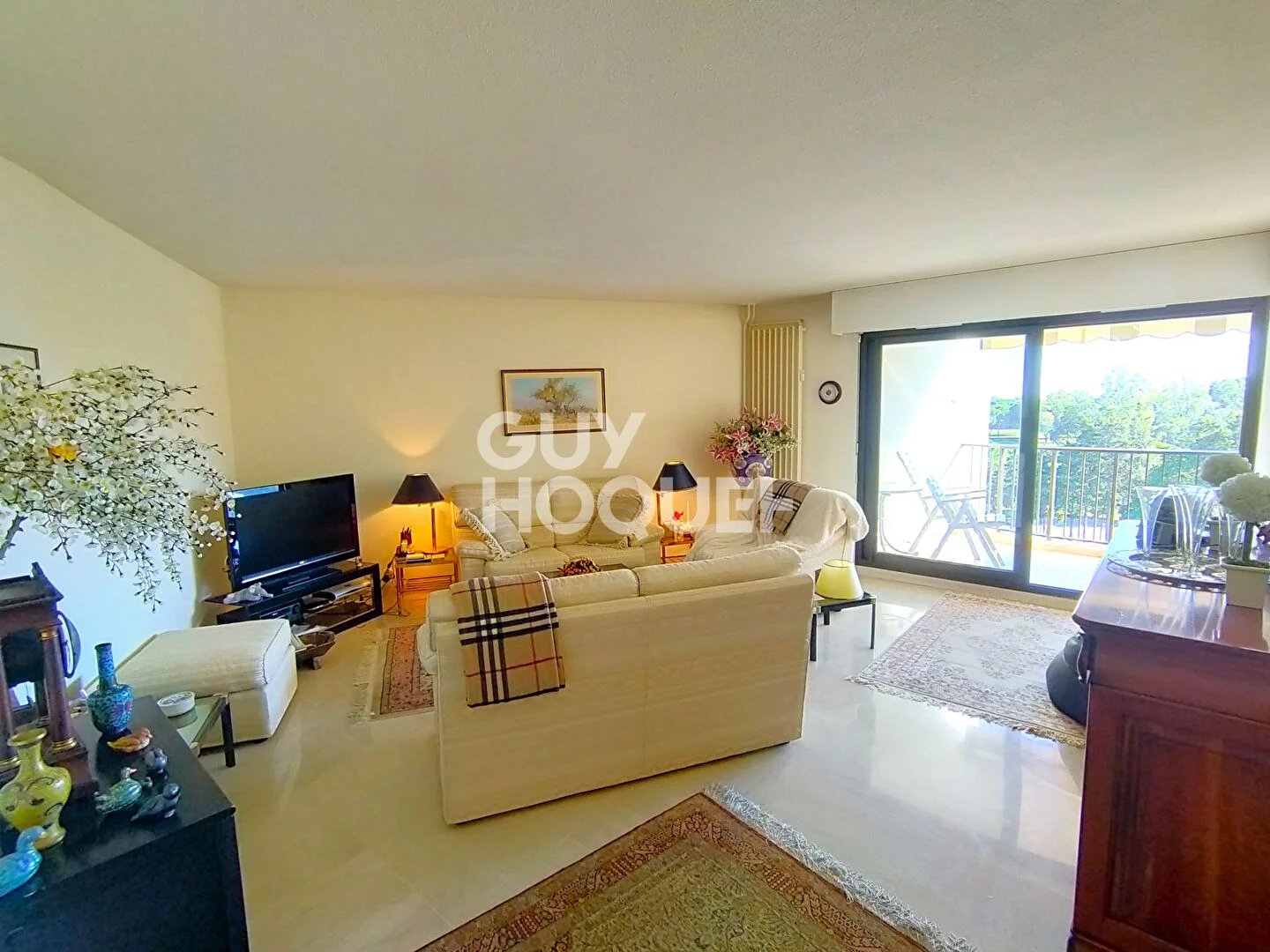 RARE : APARTMENT 2 BEDROOMS FOR SALE 85 SQM WITH GARAGE AND CELLAR IN SECURED RESIDENCE WITH SWIMMINGPOOL;