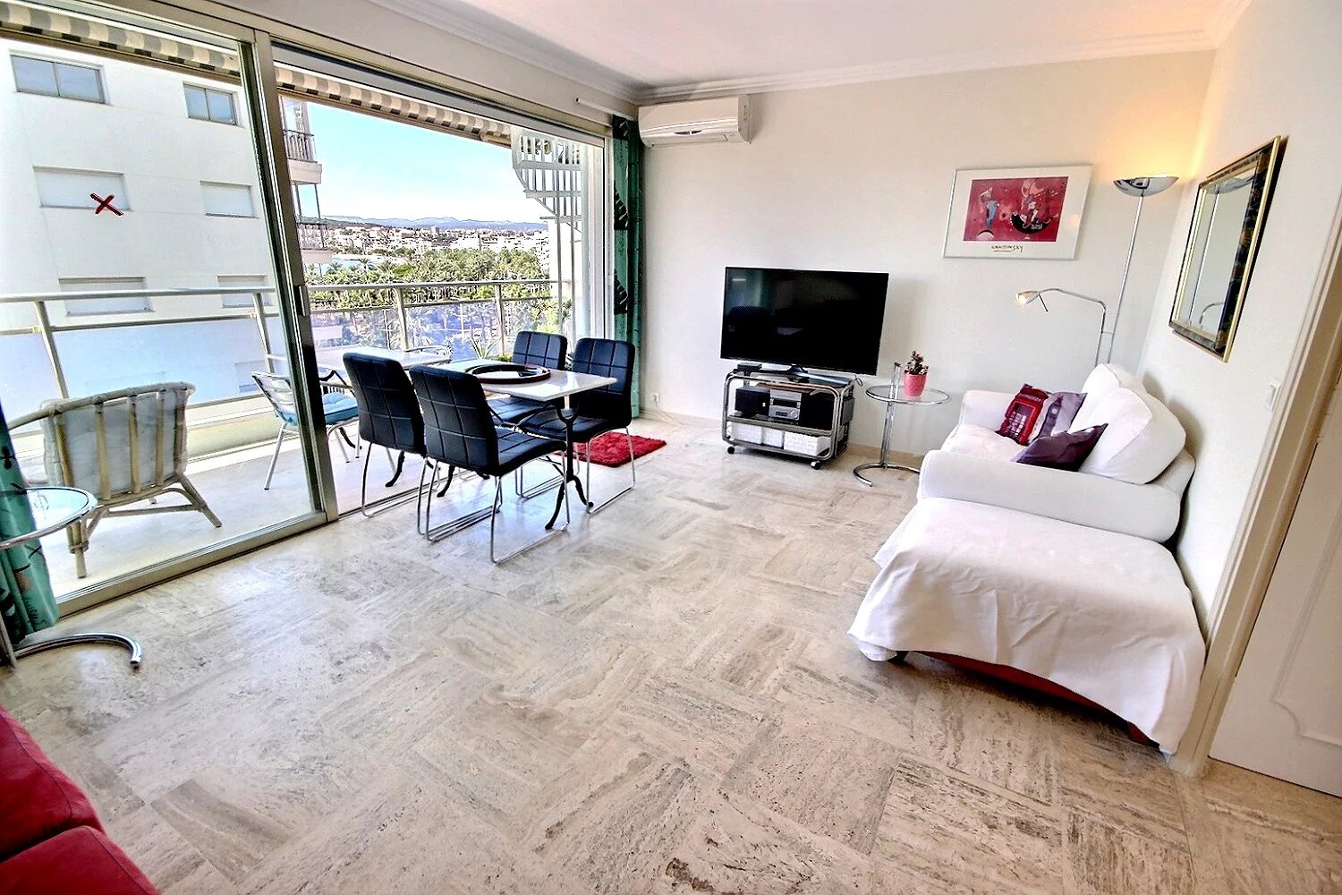 Cannes appartement au  dernier étage avec toit terrasse  dans le secteur du Palm Beach